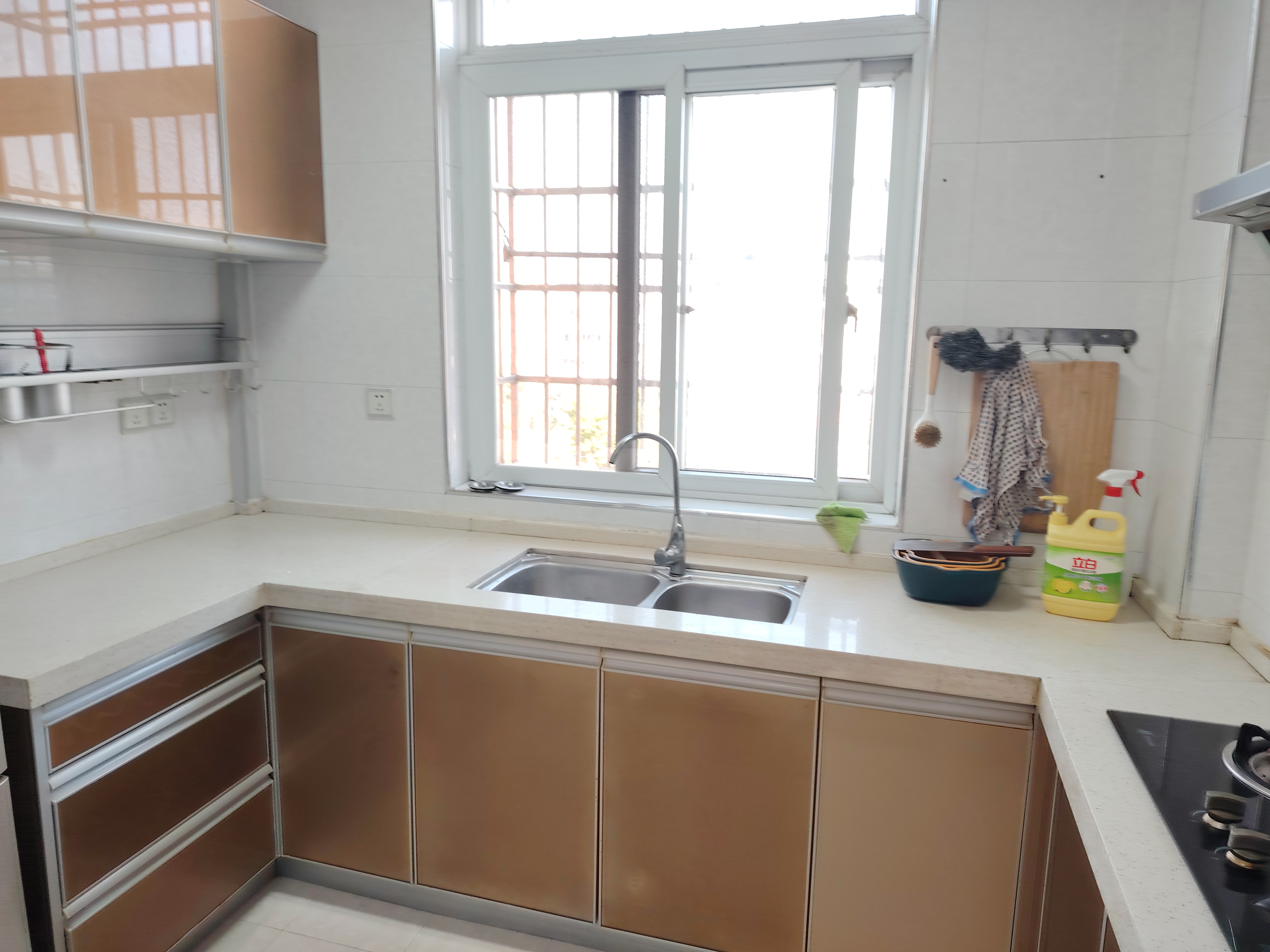 梓瑞小区  3室2厅1卫    1200.0元/月室内图