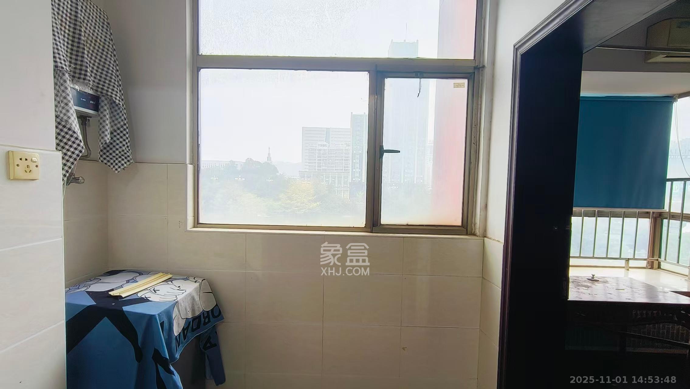 西岸润泽府 3室2厅2卫 2700.0元/月 西岸润泽府 3室2厅2卫 2700.0元/月室内图