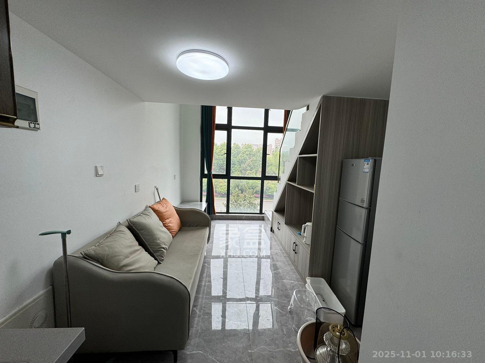 新长海D1站  1室1厅1卫    1100.0元/月