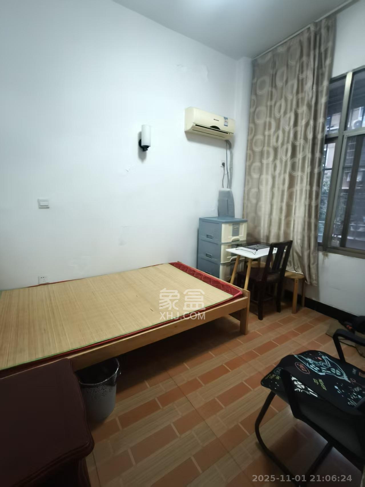 长勘小区  3室1厅1卫    2300.0元/月室内图