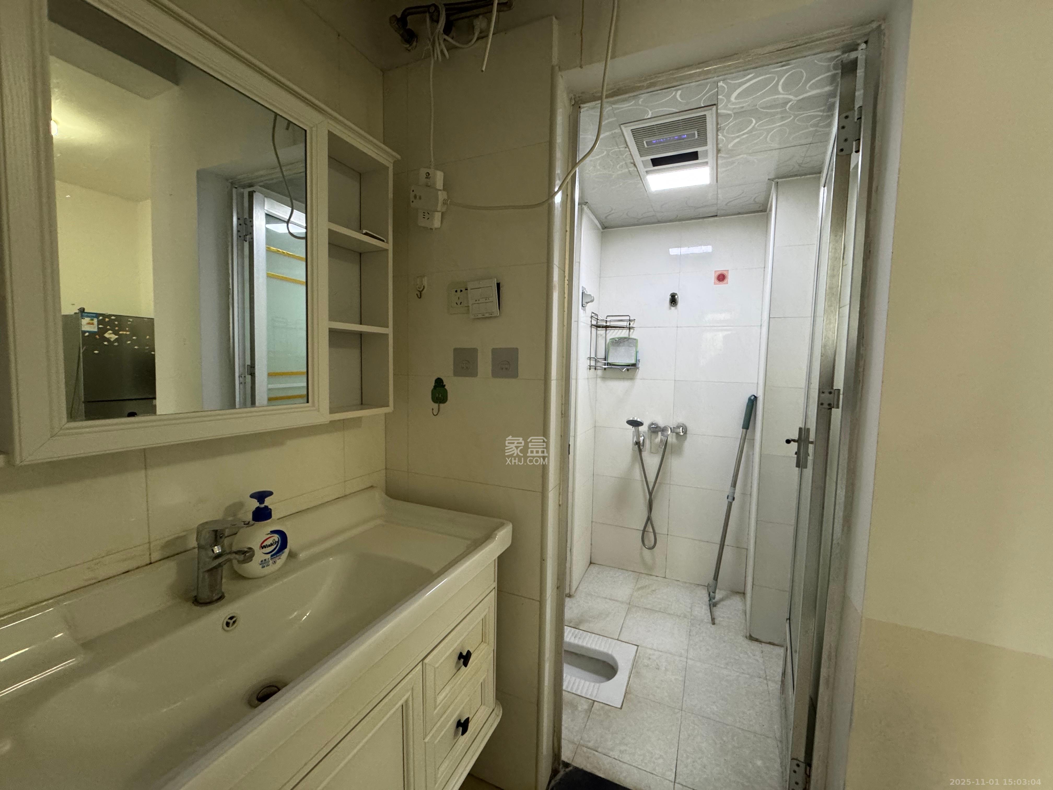 山水花都 1室1厅1卫 1400.0元/月 山水花都 1室1厅1卫 1400.0元/月室内图