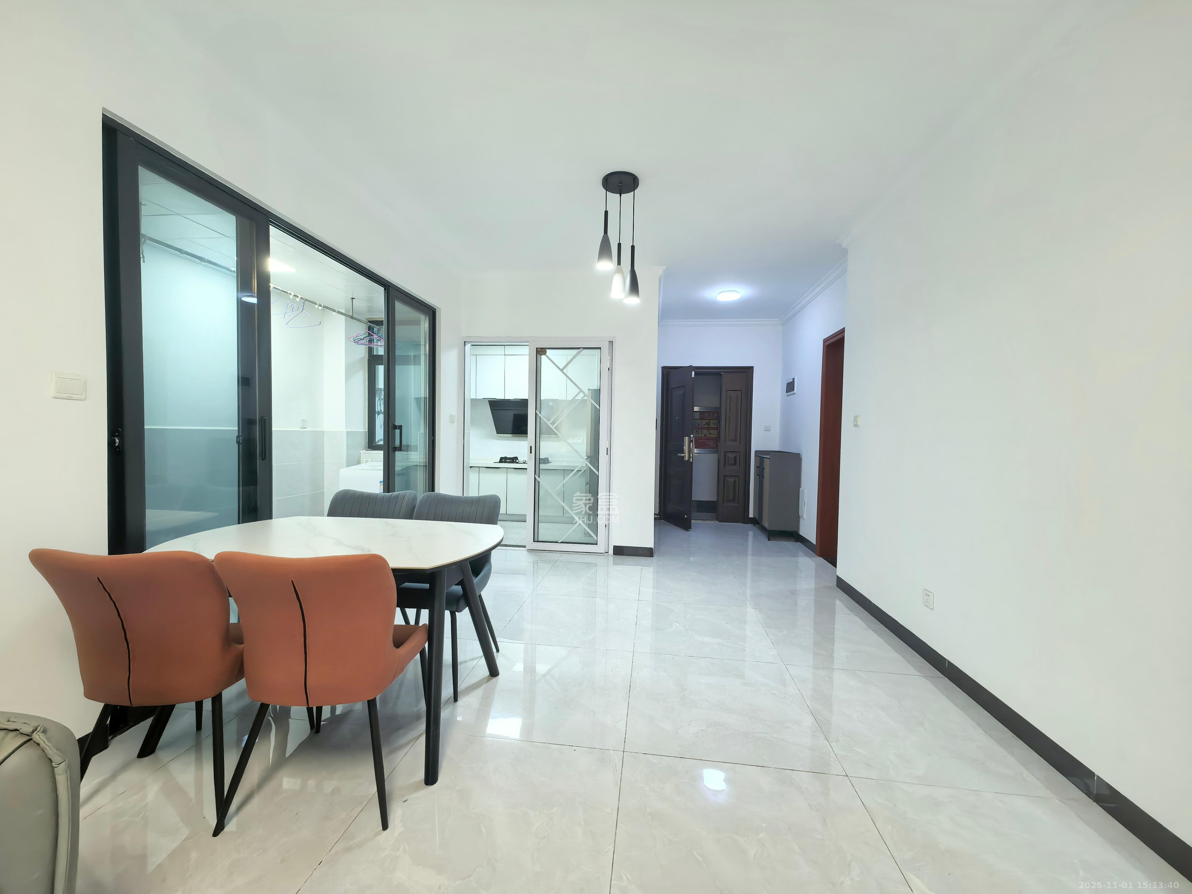 长房东旭国际  3室2厅1卫    2800.0元/月室内图