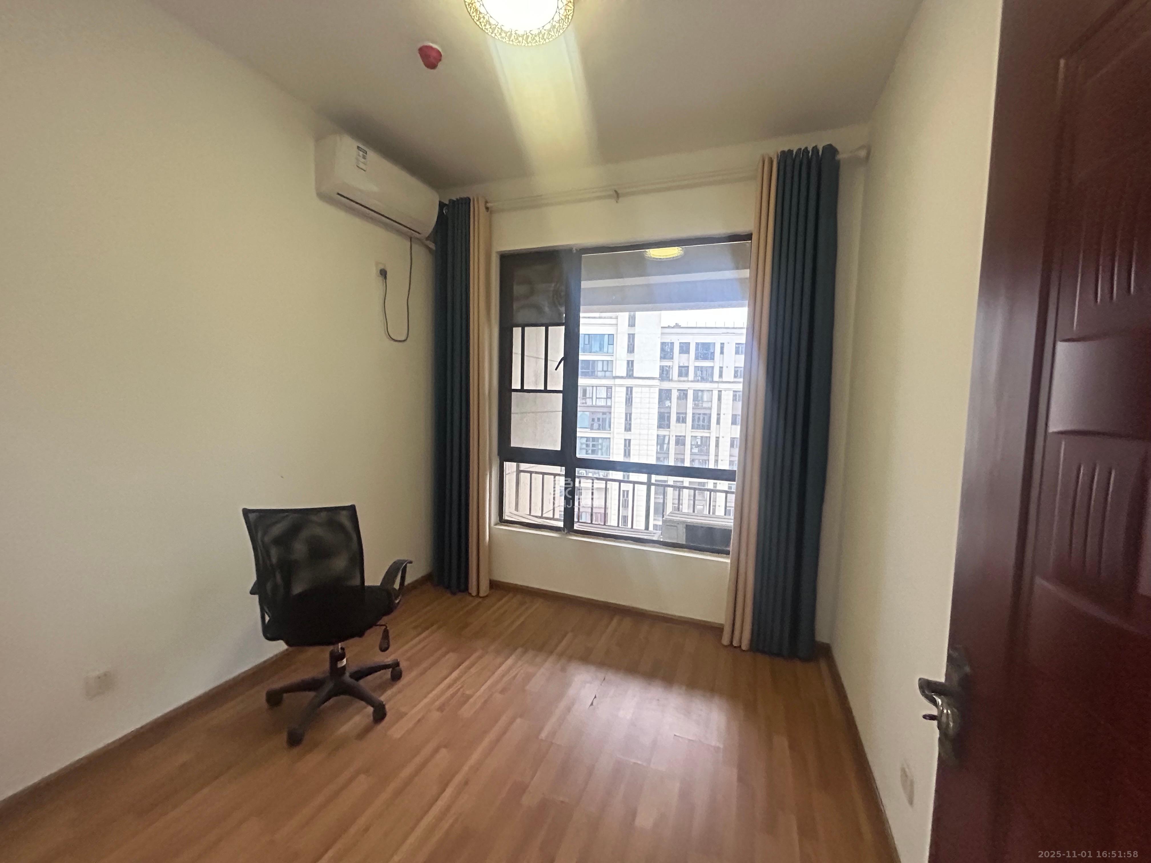 南山雍江汇（滨江国际新城）  4室2厅2卫    3800.0元/月室内图