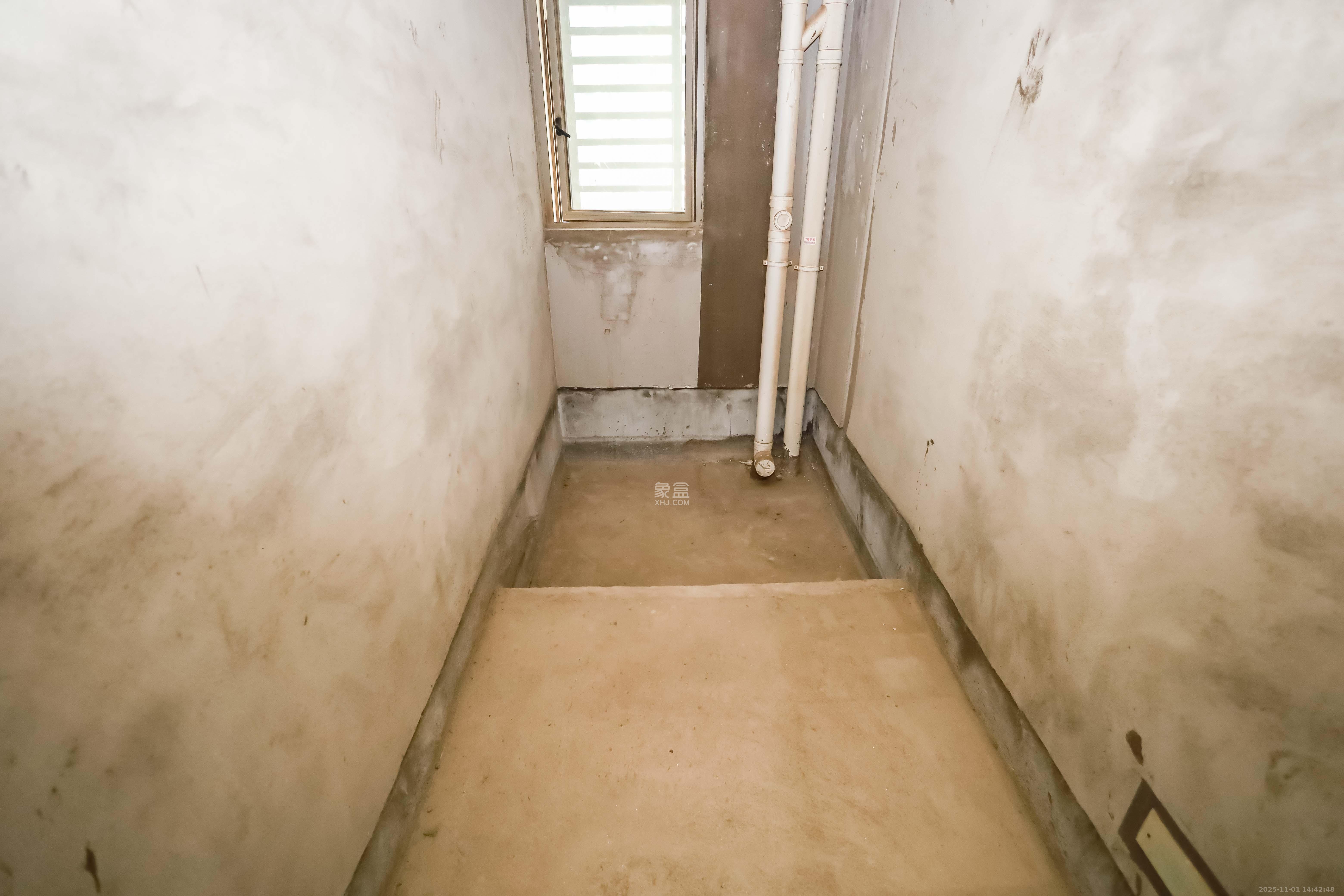 万象府台  4室2厅2卫    288.0万 万象府台  4室2厅2卫    288.0万卫生间