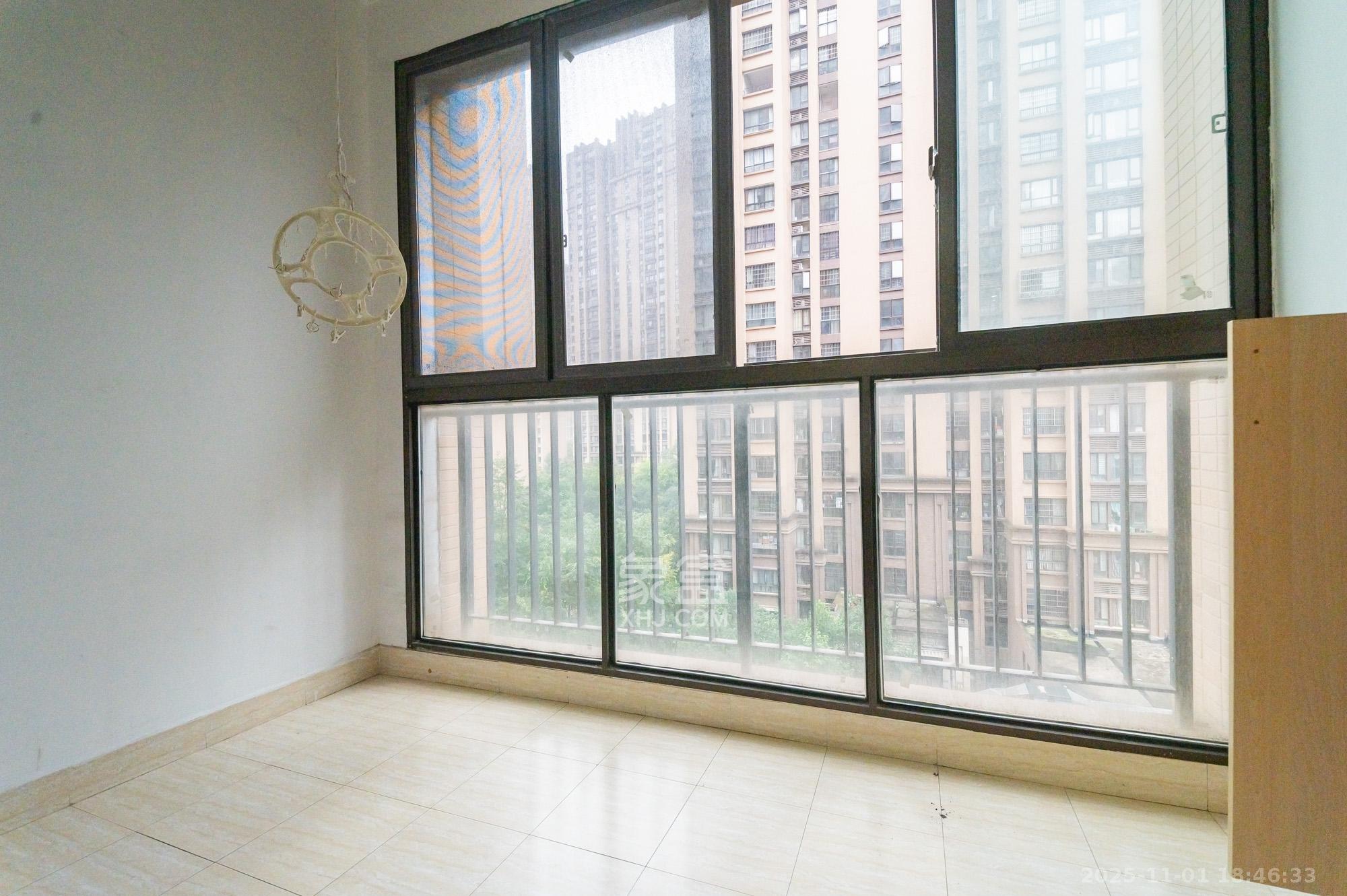 华润凤凰城三期  2室2厅1卫    53.0万 华润凤凰城三期  2室2厅1卫    53.0万阳台