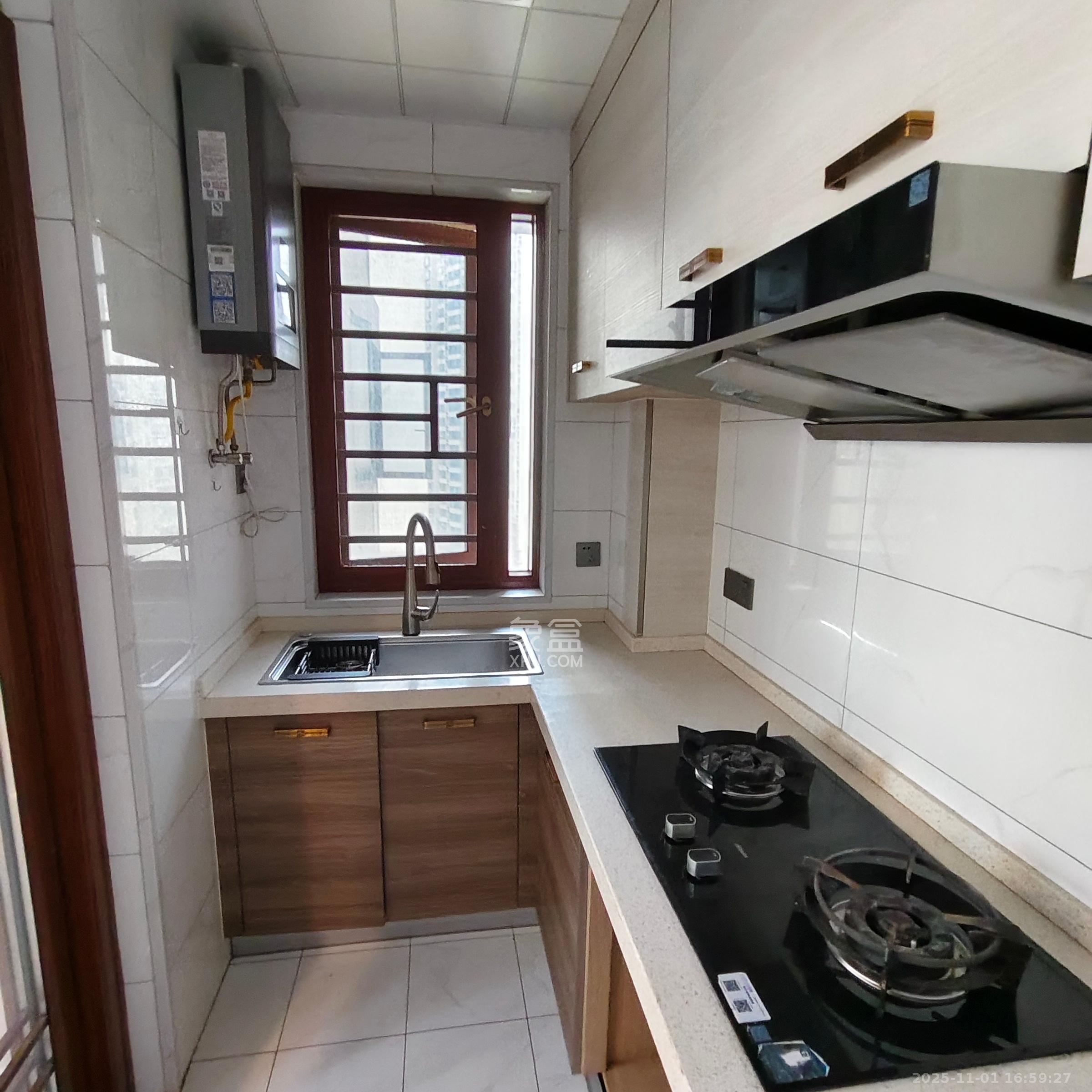 钱隆世家 3室2厅2卫 2600.0元/月 钱隆世家 3室2厅2卫 2600.0元/月室内图