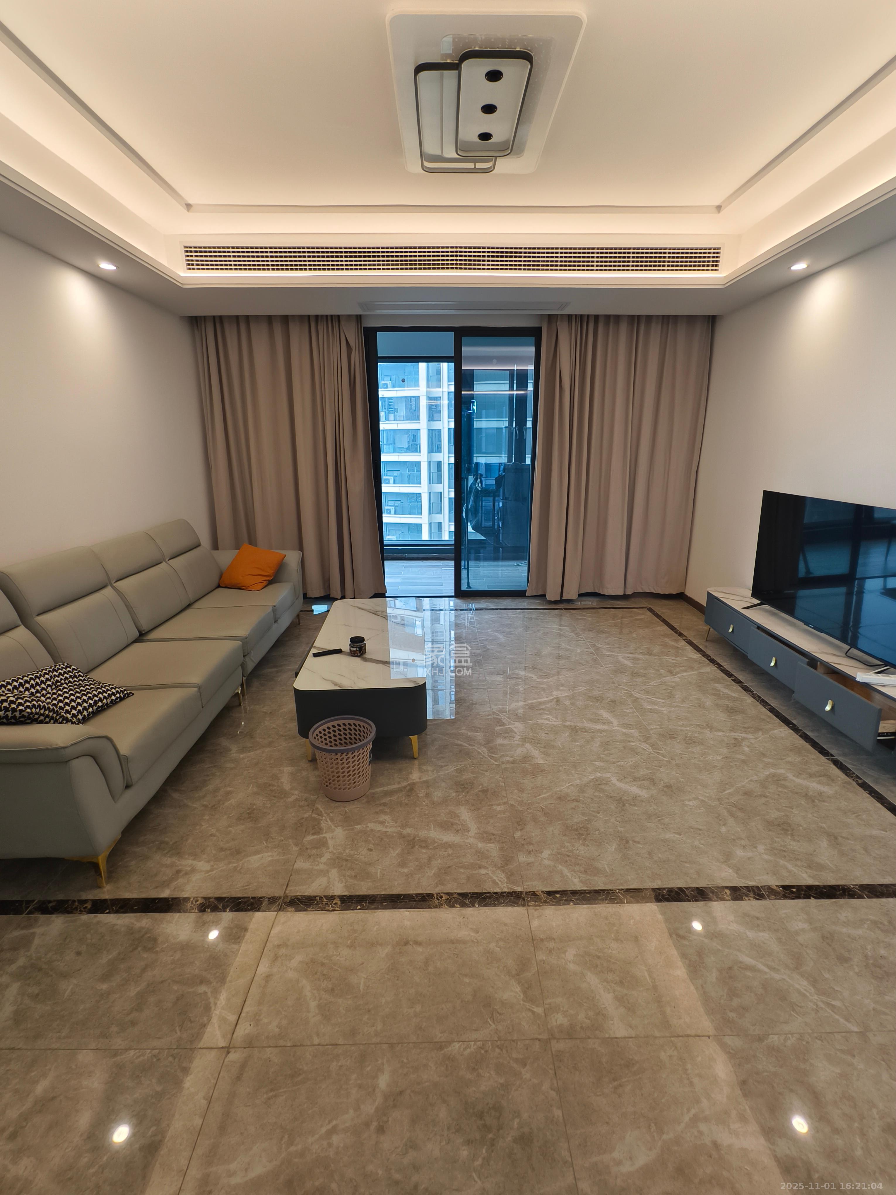 绿地V岛  4室2厅2卫    4300.0元/月