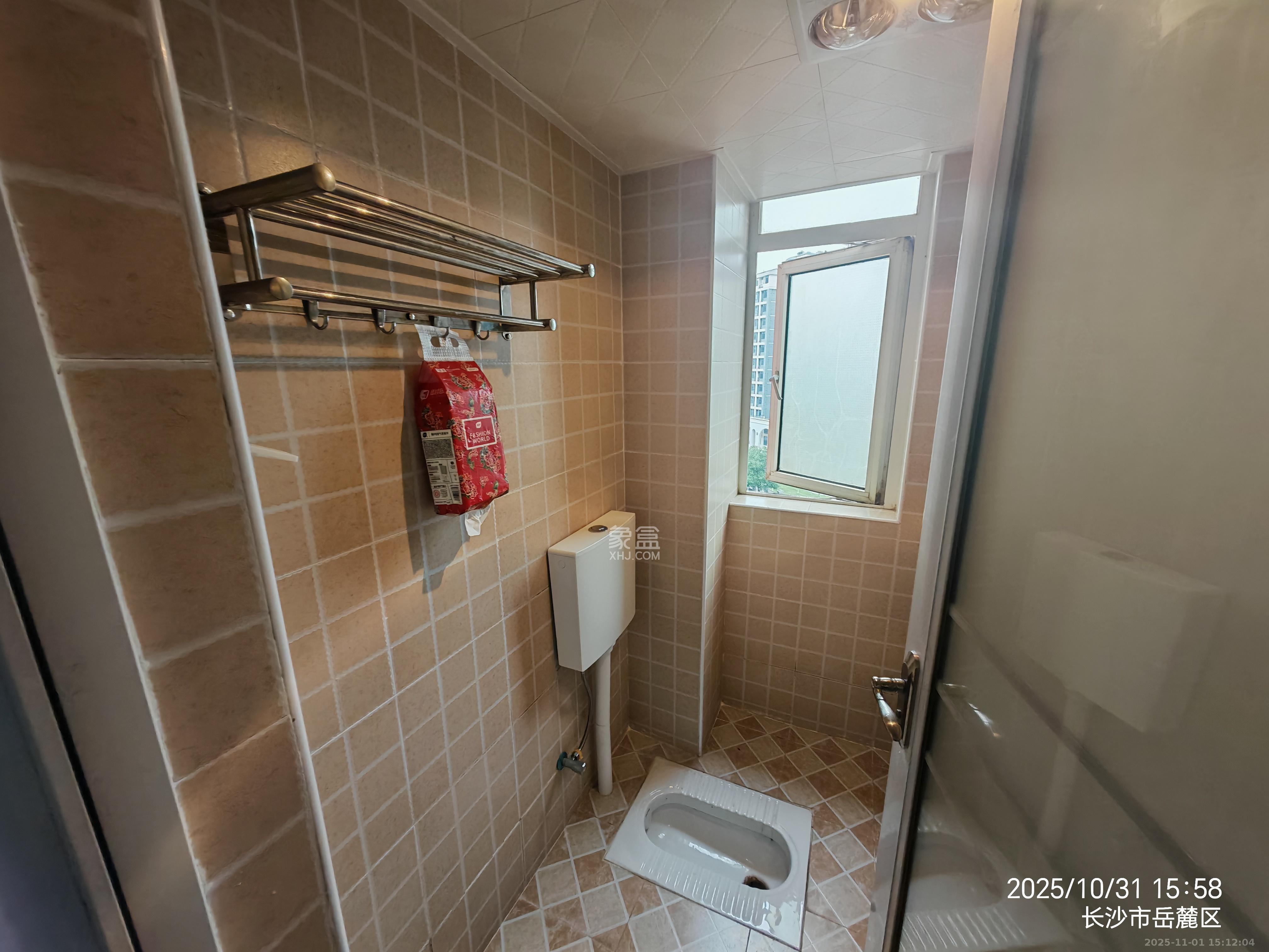 润芳园 1室1厅1卫 1600.0元/月 润芳园 1室1厅1卫 1600.0元/月室内图