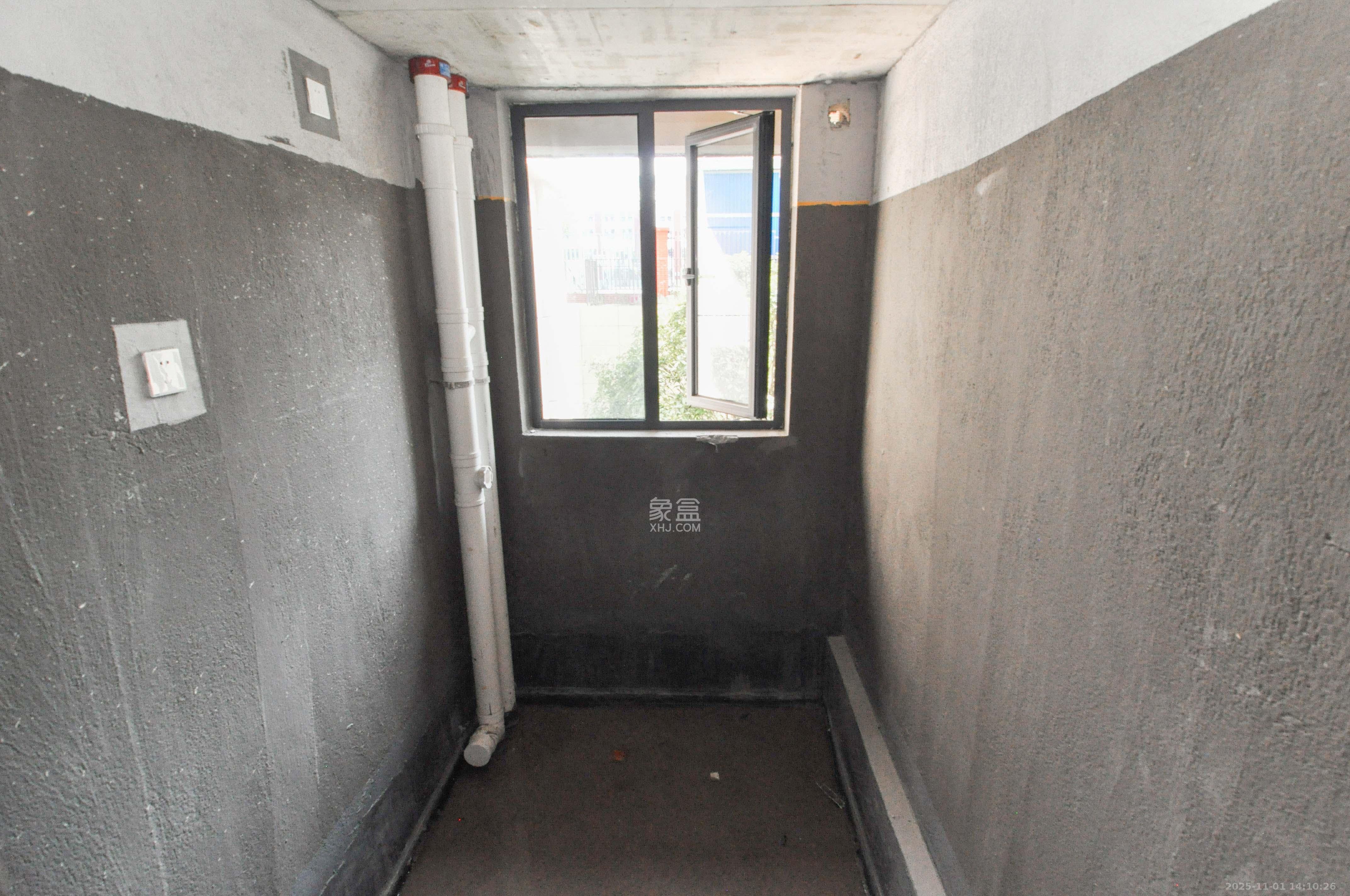 振业城四期  4室2厅2卫    210.0万其他