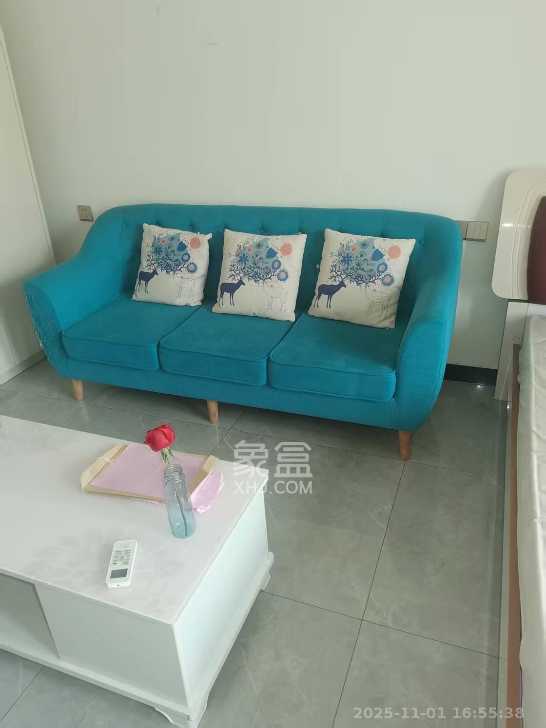 新世界广场  1室1厅1卫    1300.0元/月