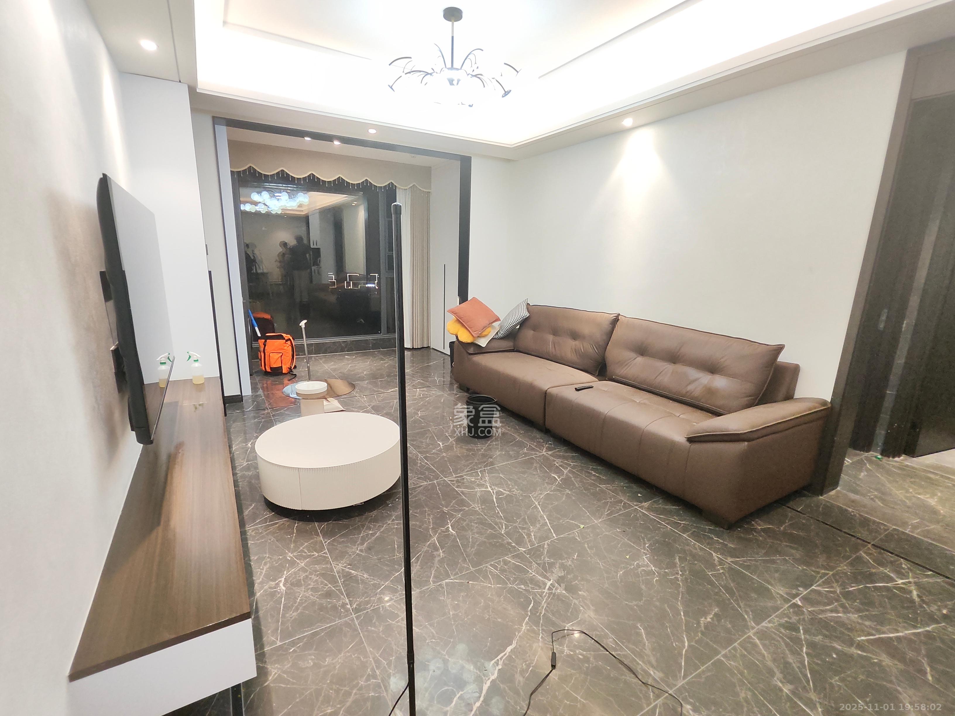 绿地麓云国际一期  3室2厅2卫    3500.0元/月室内图