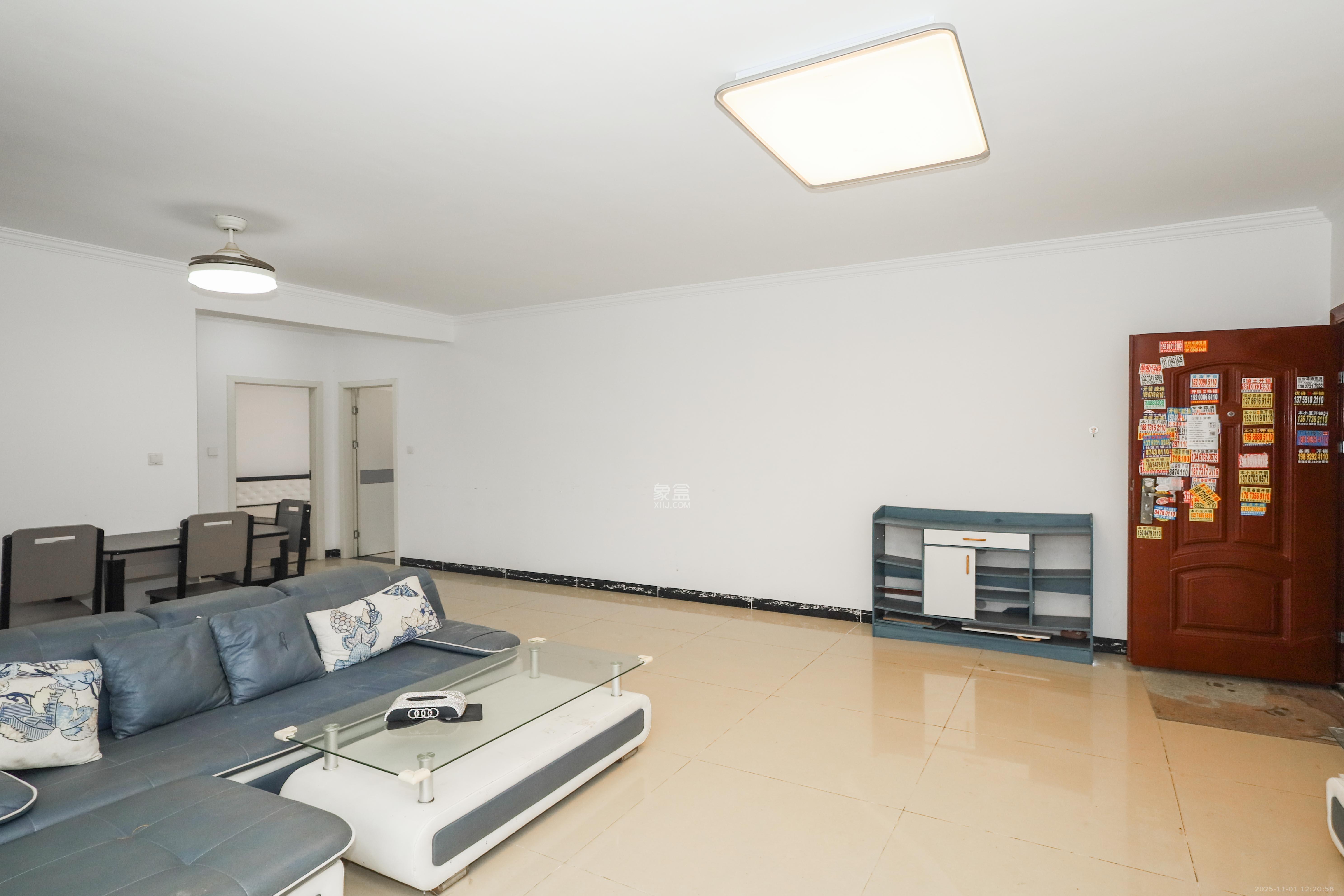 和润园一、二期  3室2厅1卫    68.0万客厅