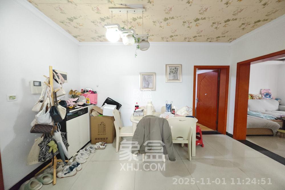 尊邸华庭  1室2厅1卫    2500.0元/月室内图