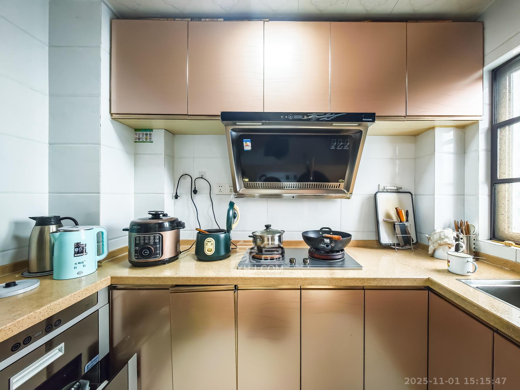 山语城三期  3室2厅2卫    98.0万厨房