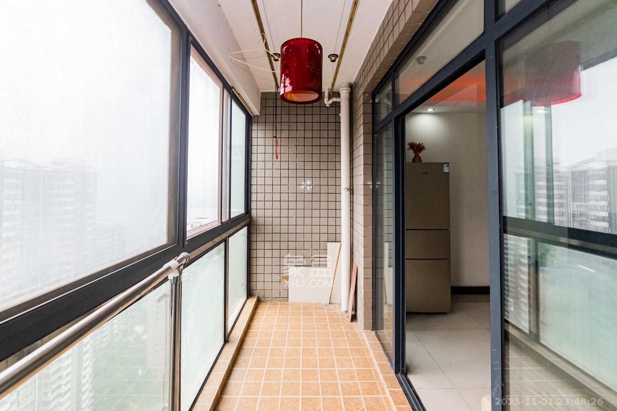 湘江世纪城鸿江苑  3室2厅2卫    103.0万阳台