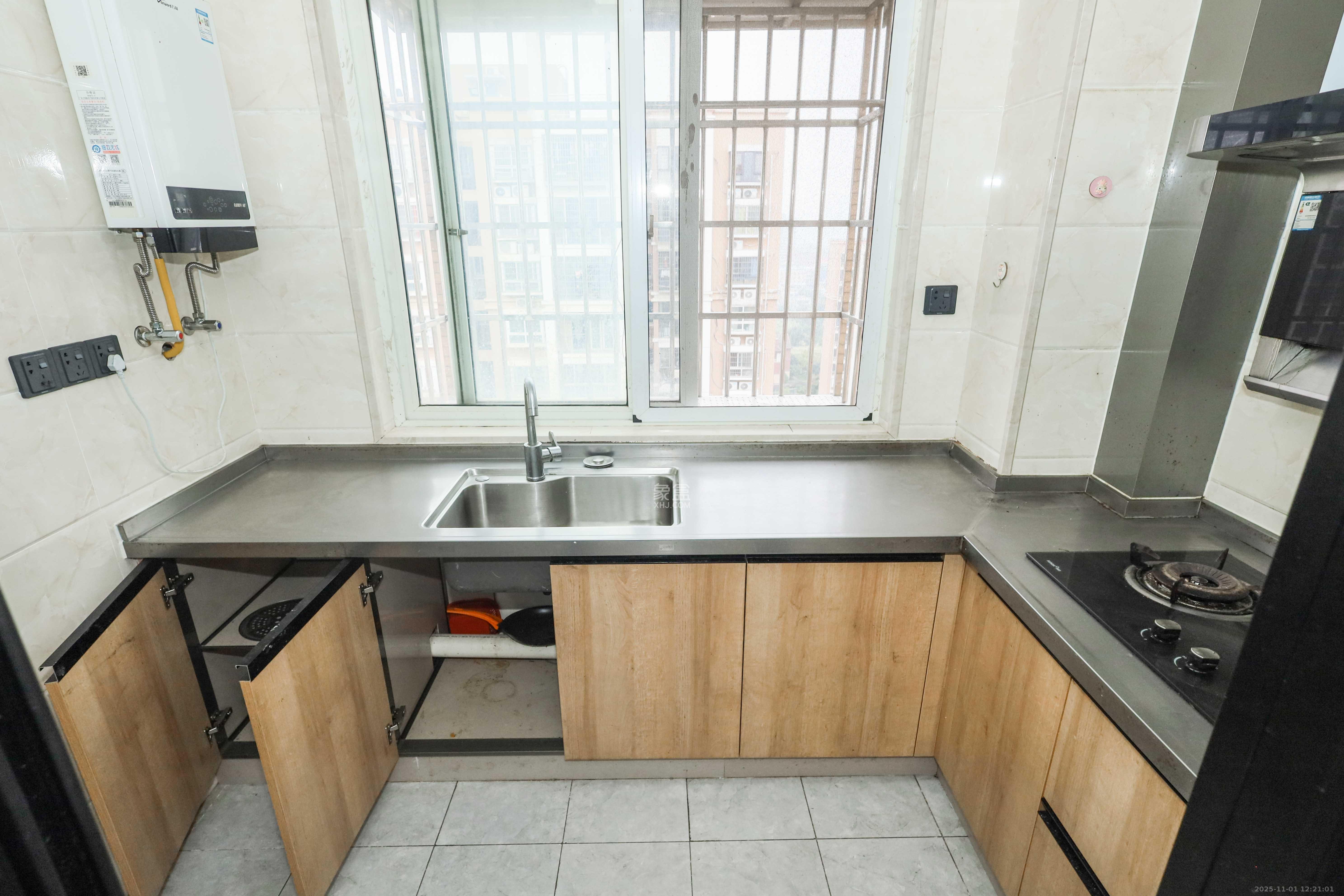 和润园一、二期  3室2厅1卫    68.0万厨房