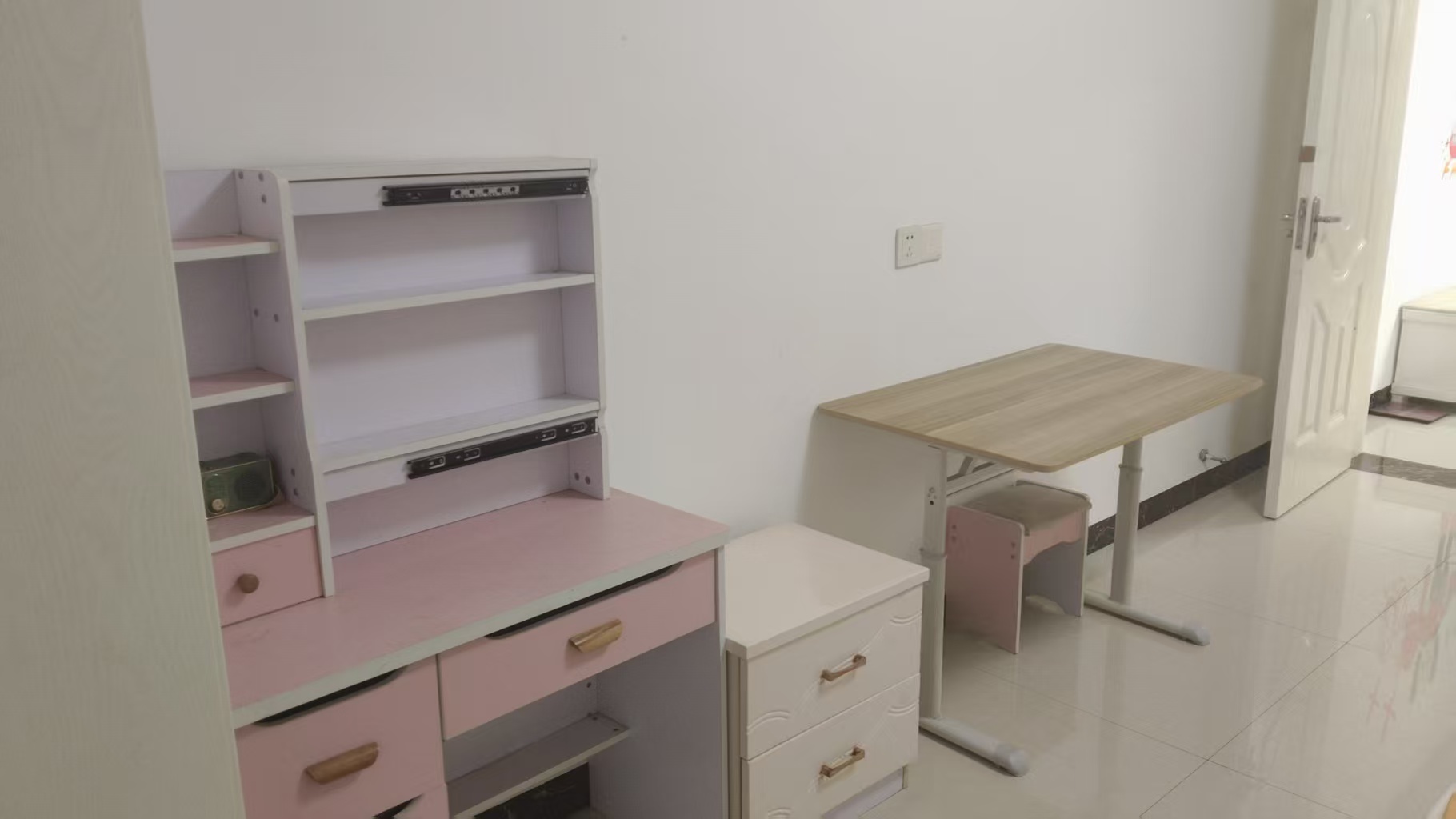 银城市场小区  1室2厅1卫    700.0元/月室内图