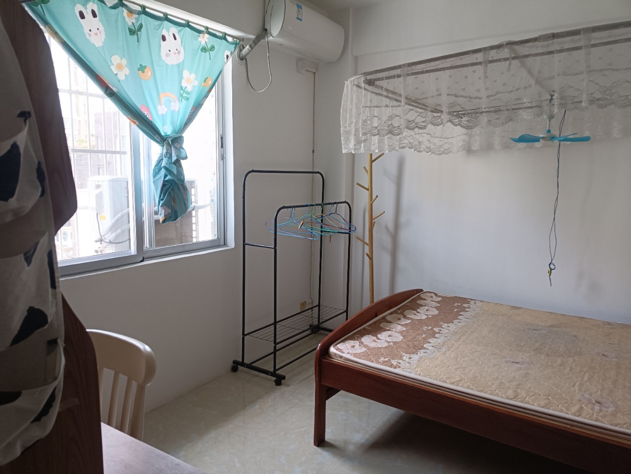 椰岛广场  2室1厅1卫    1600.0元/月 椰岛广场  2室1厅1卫    1600.0元/月室内图