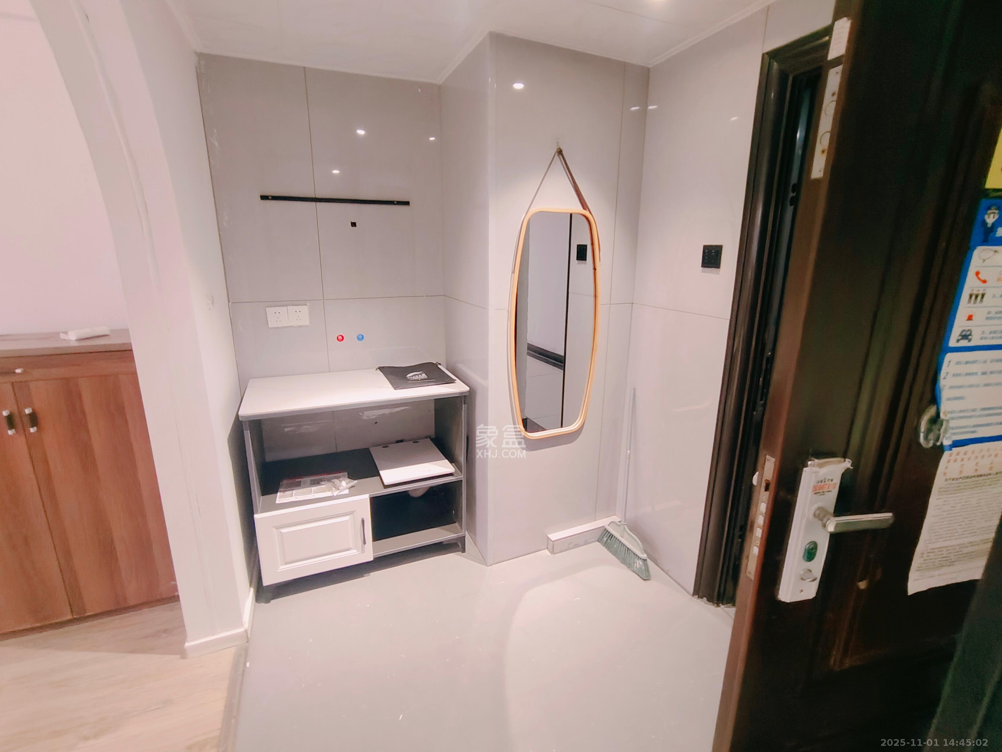 七彩丽都  1室1厅1卫    1700.0元/月 七彩丽都  1室1厅1卫    1700.0元/月室内图