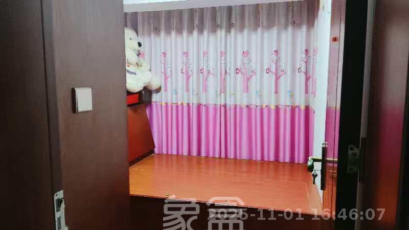 山水湾  3室2厅1卫    2000.0元/月室内图