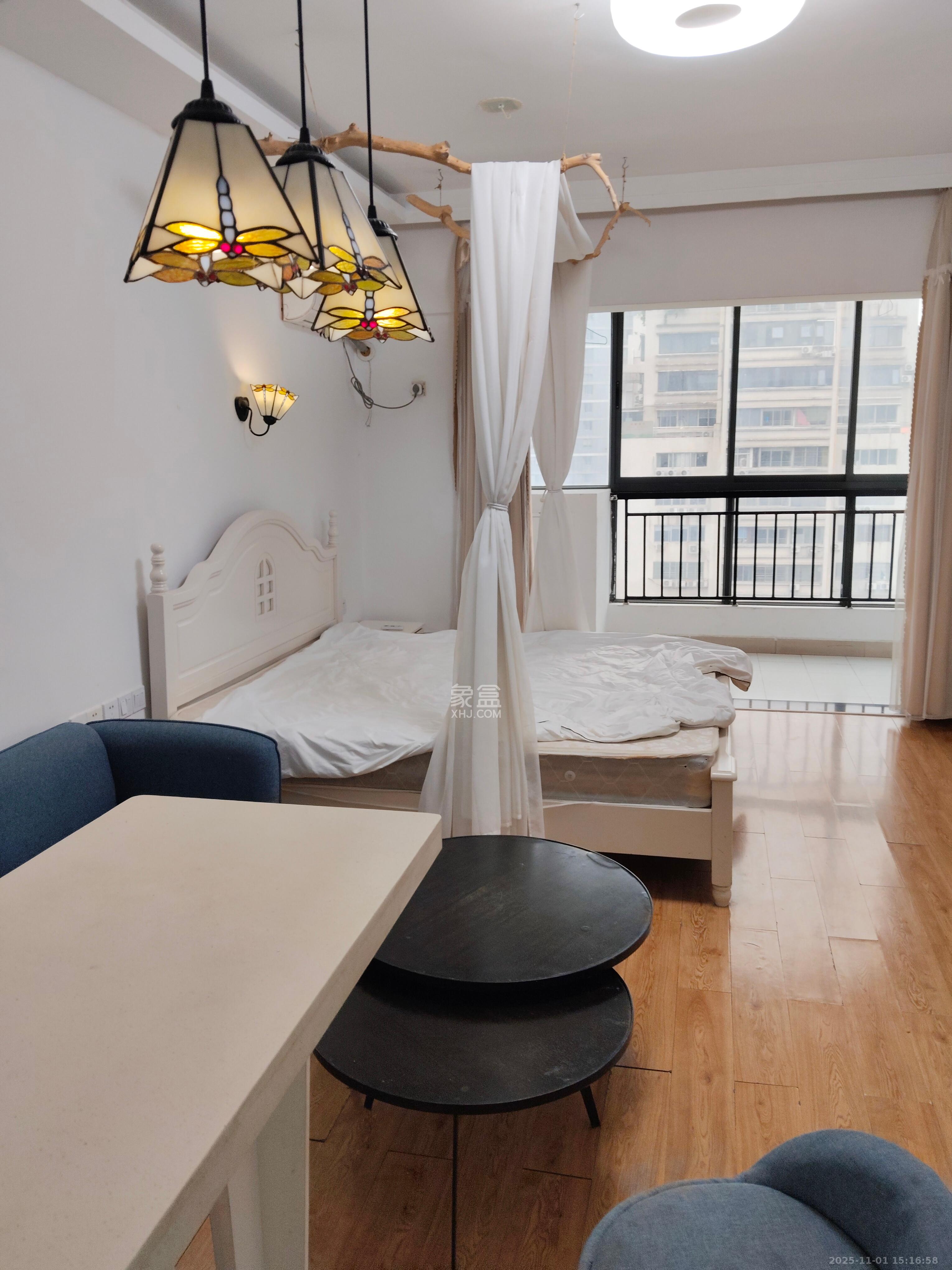 七彩丽都  1室1厅1卫    1900.0元/月室内图