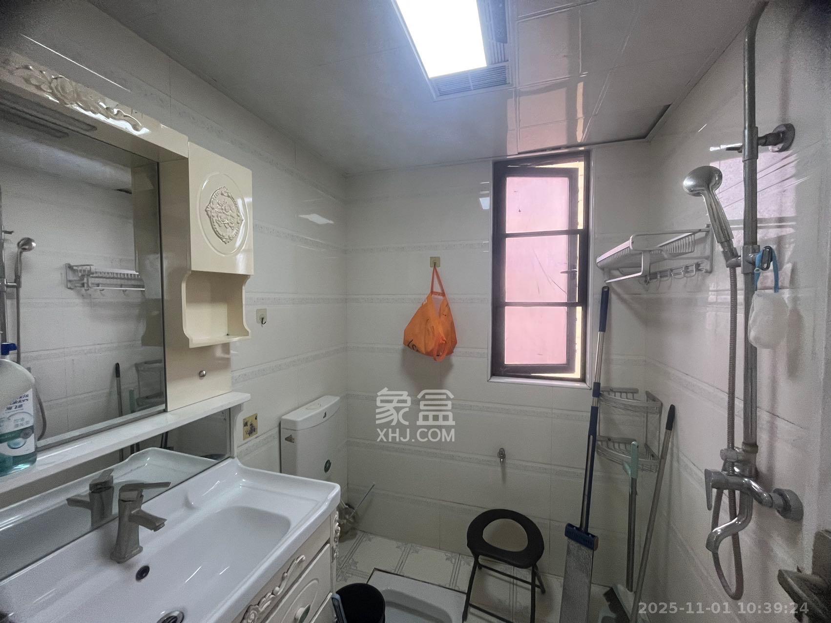 荣盛花语馨苑  3室1厅1卫    2500.0元/月室内图