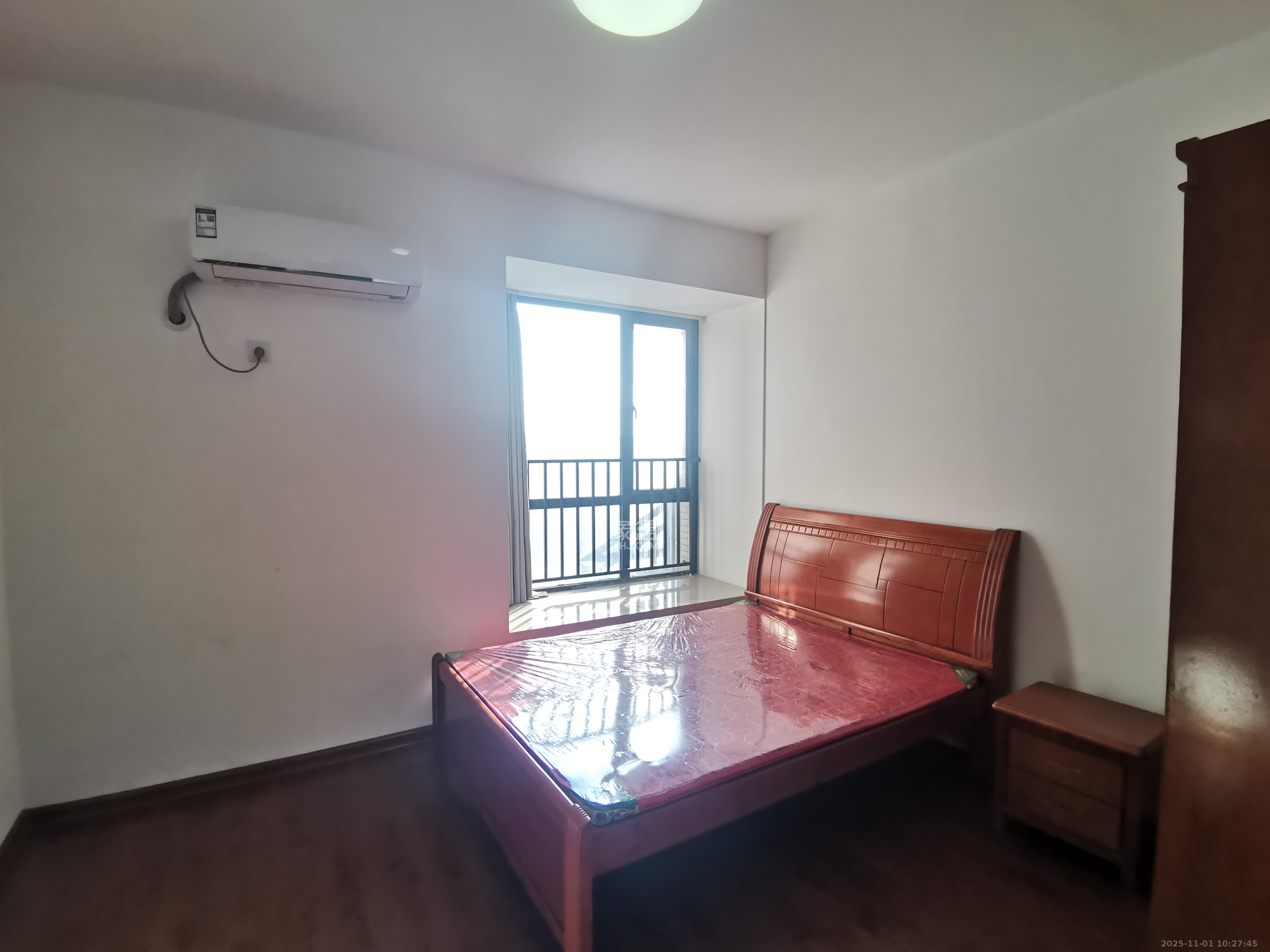 恒生碧水龙庭  3室2厅2卫    1900.0元/月室内图