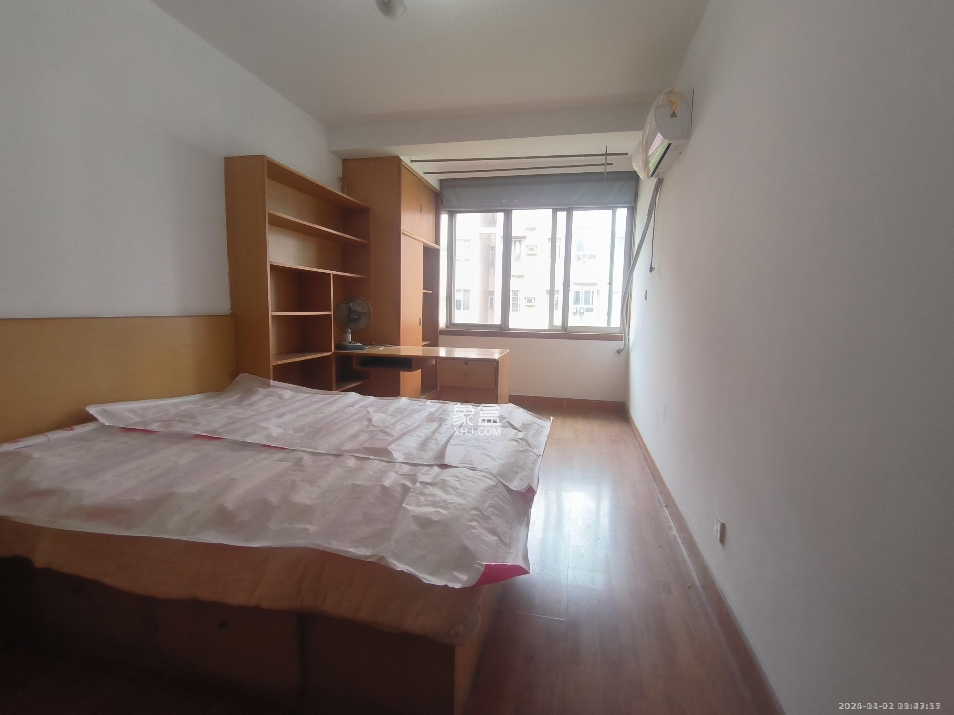 泰时新雅园 3室1厅2卫 2300.0元/月 泰时新雅园 3室1厅2卫 2300.0元/月室内图