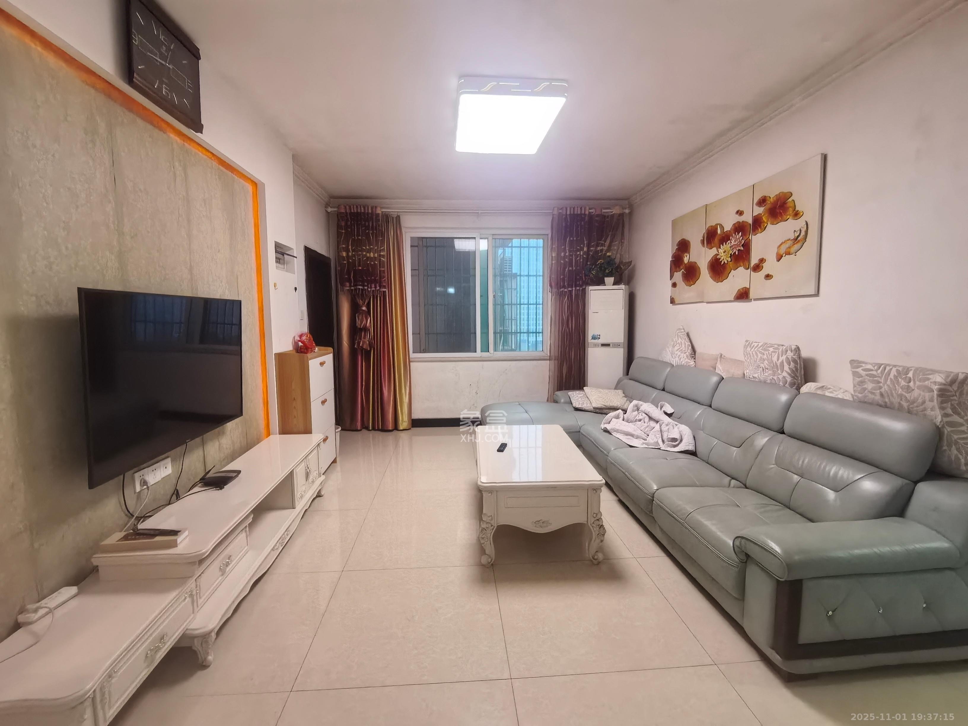 麓谷加州阳光  2室2厅1卫    2300.0元/月 麓谷加州阳光  2室2厅1卫    2300.0元/月室内图