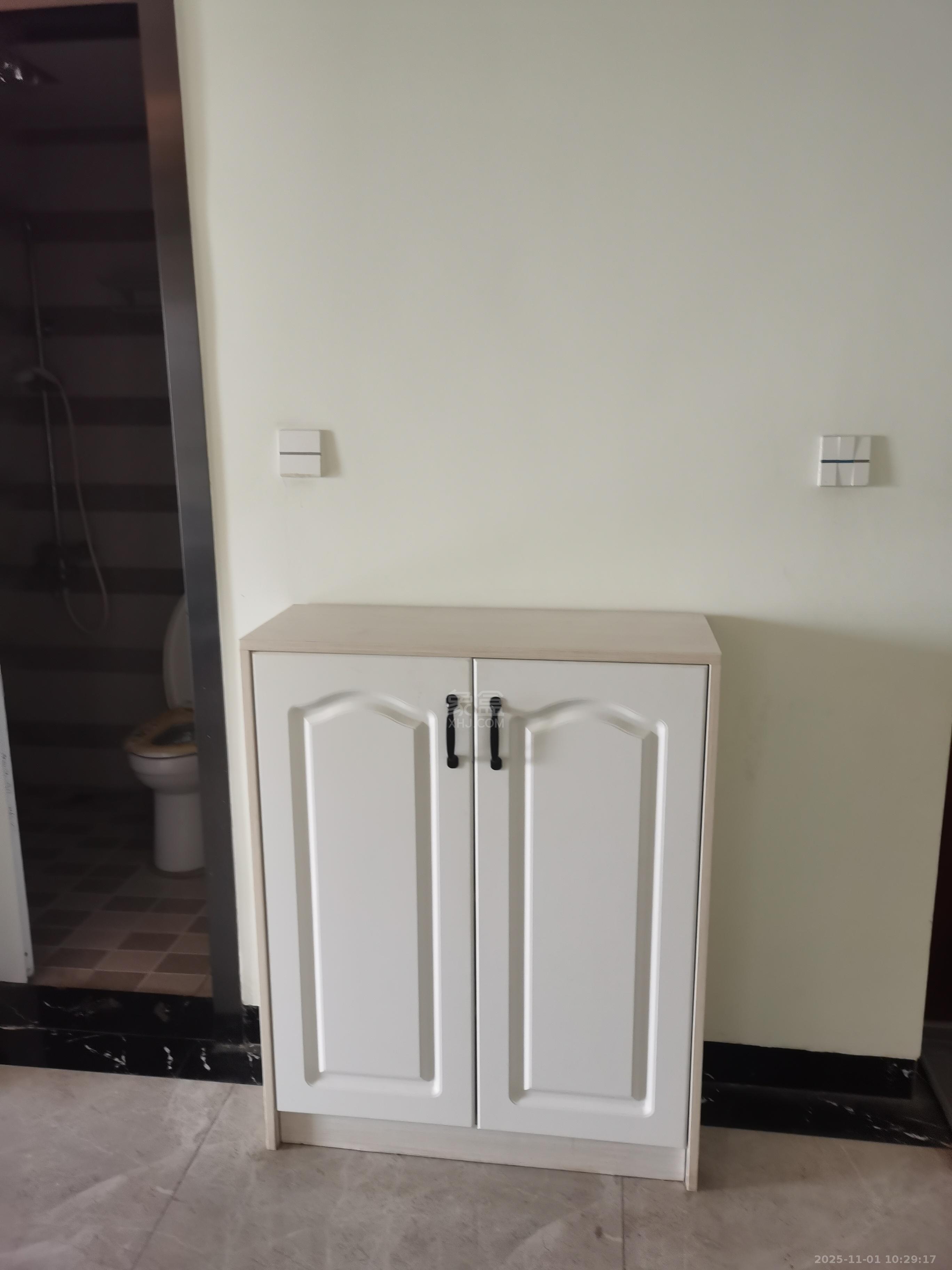 庐山一号  1室1厅1卫    1600.0元/月室内图