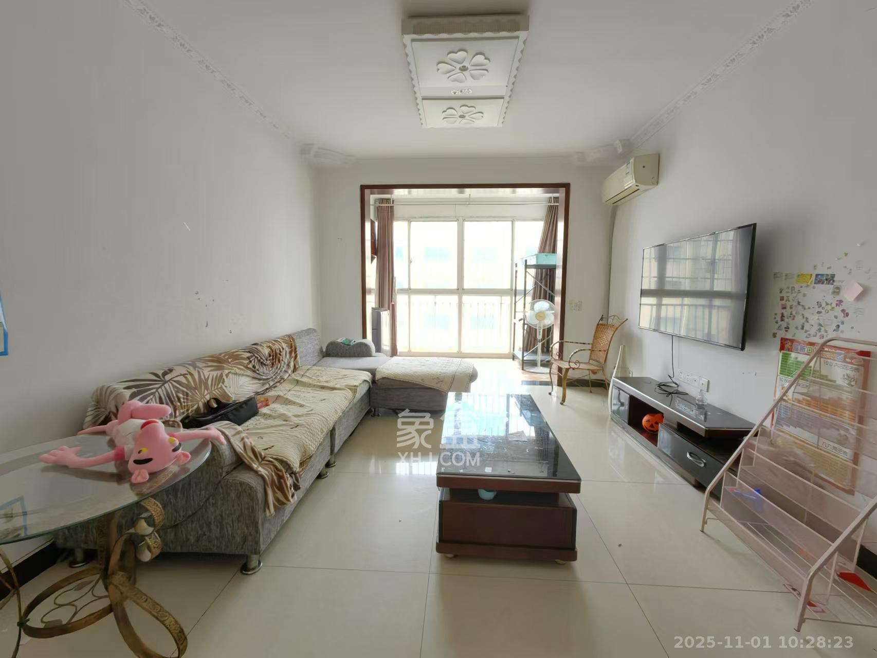 麓谷锦和园 3室2厅1卫 2200.0元/月 麓谷锦和园 3室2厅1卫 2200.0元/月室内图