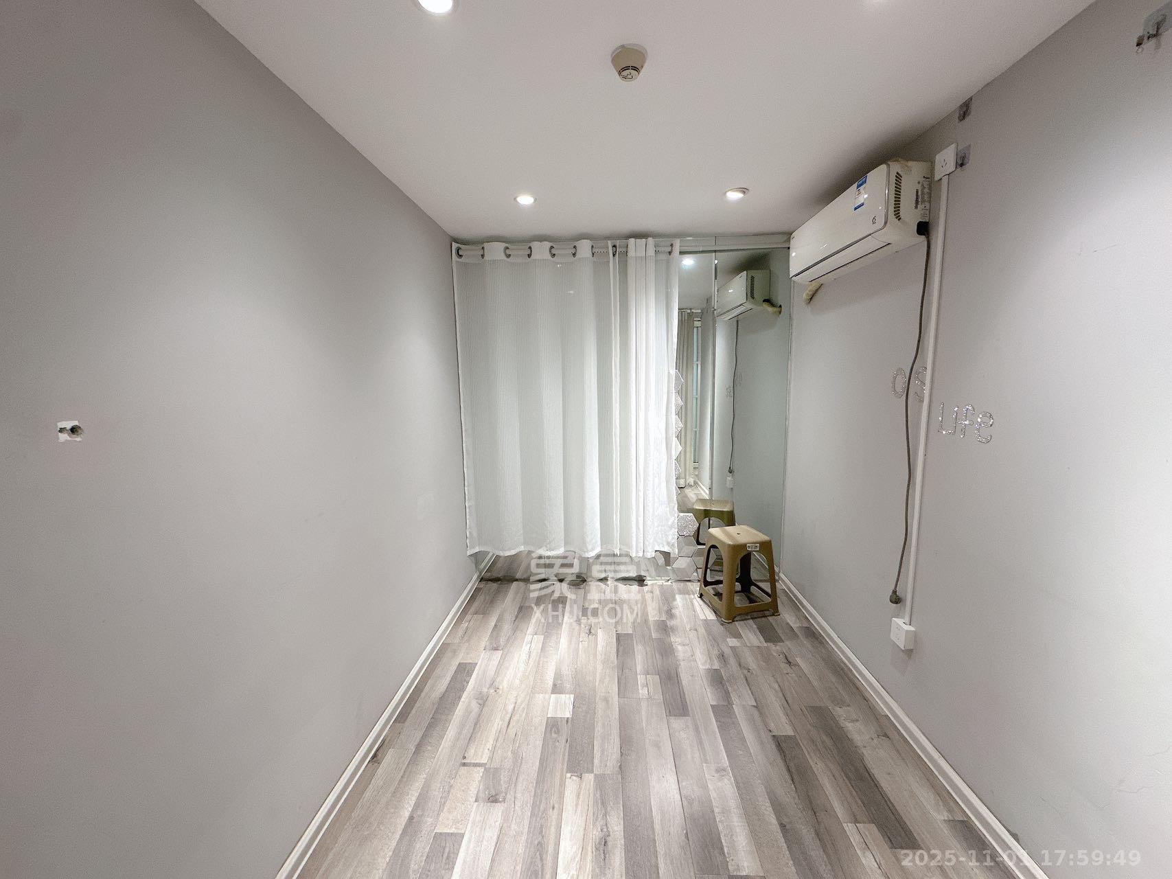 潮宗御苑 3室2厅1卫 5500.0元/月 潮宗御苑 3室2厅1卫 5500.0元/月室内图