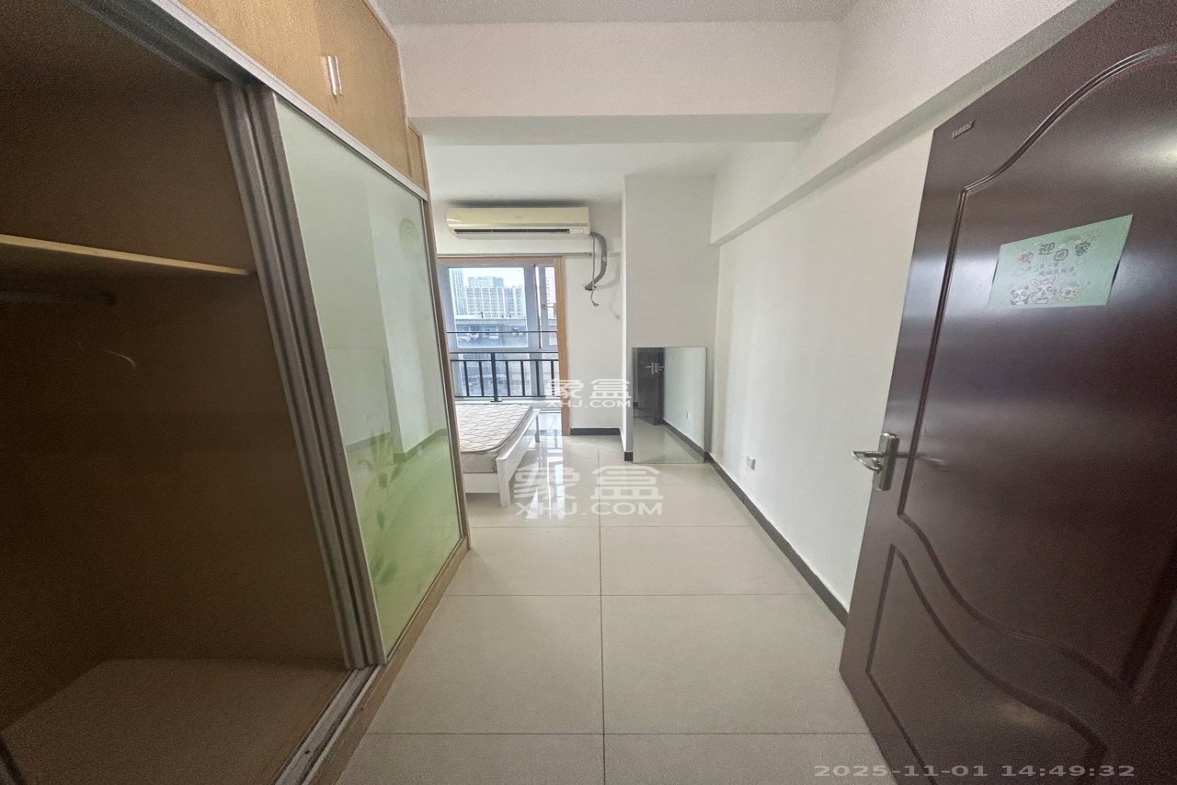 五一中央领御 3室1厅1卫 3500.0元/月 五一中央领御 3室1厅1卫 3500.0元/月室内图