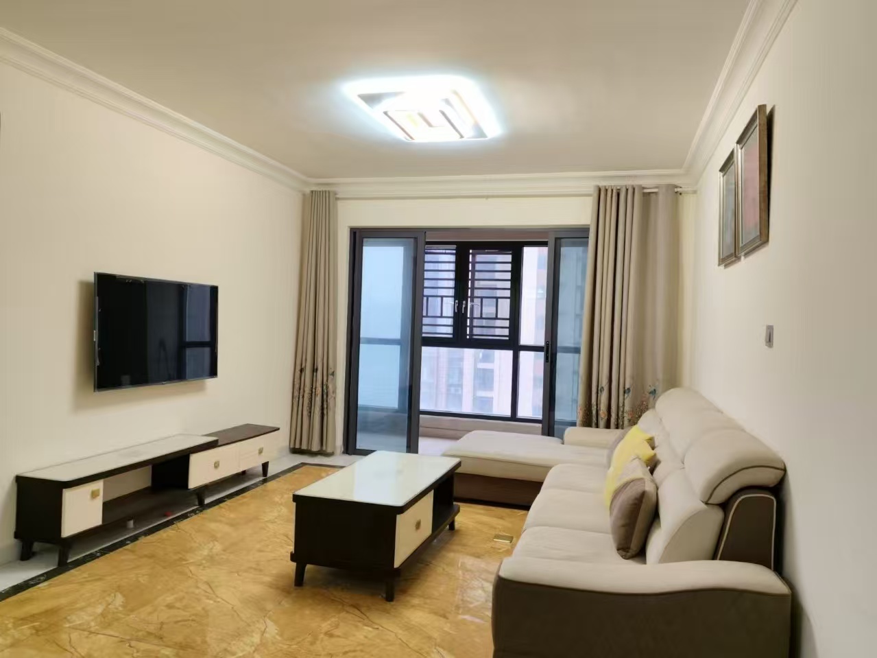 碧桂园梓山府 3室2厅2卫 1800.0元/月 碧桂园梓山府 3室2厅2卫 1800.0元/月室内图