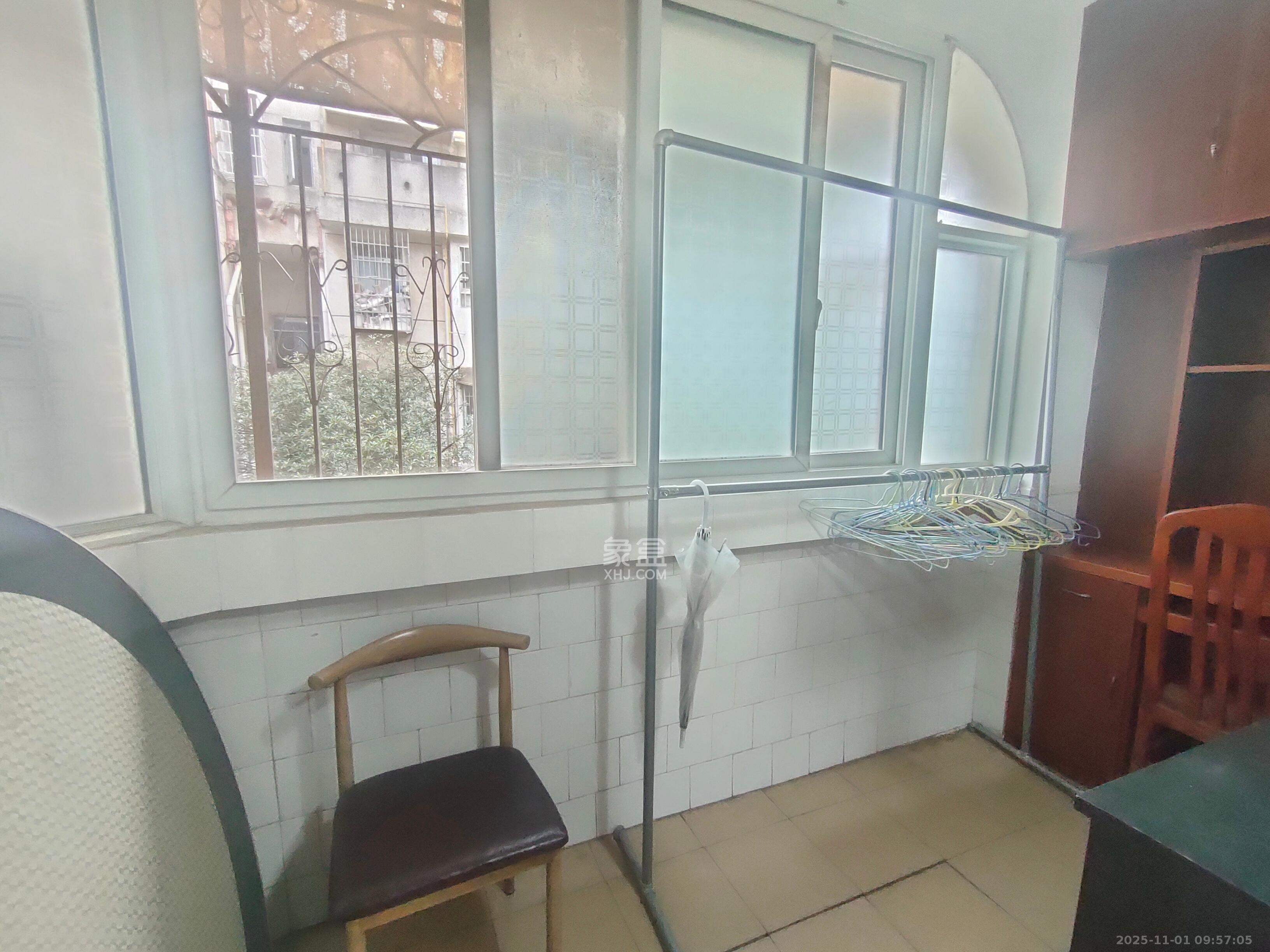 长坡社区  2室1厅1卫    1600.0元/月 长坡社区  2室1厅1卫    1600.0元/月室内图