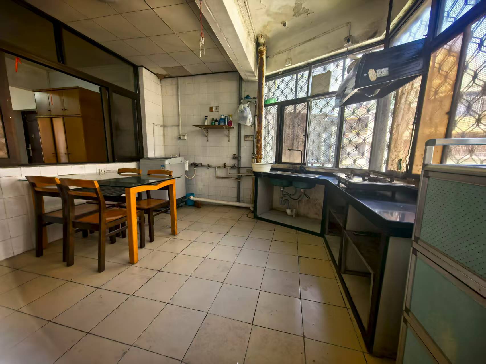 国贸大院  2室2厅1卫    2000.0元/月室内图1