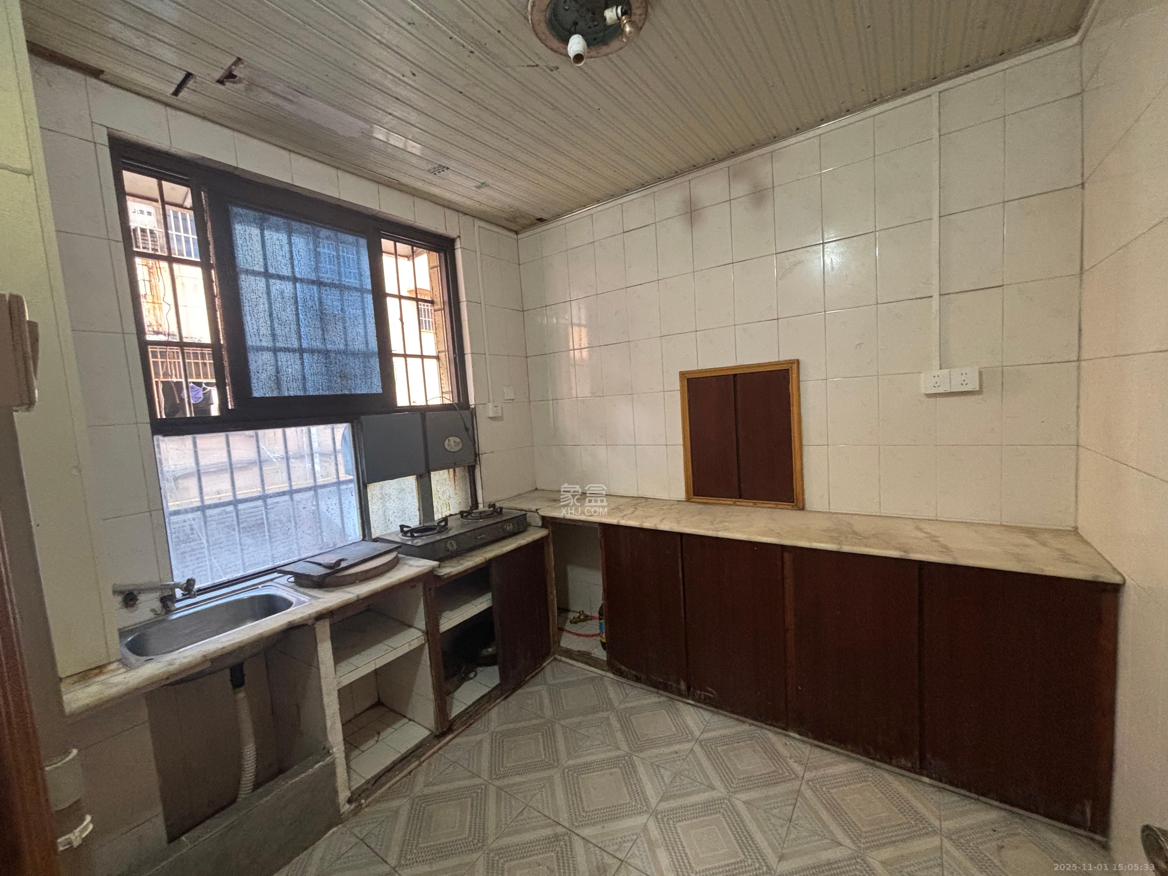 汽车西站商贸城（河西望城坡）  3室2厅1卫    1200.0元/月室内图