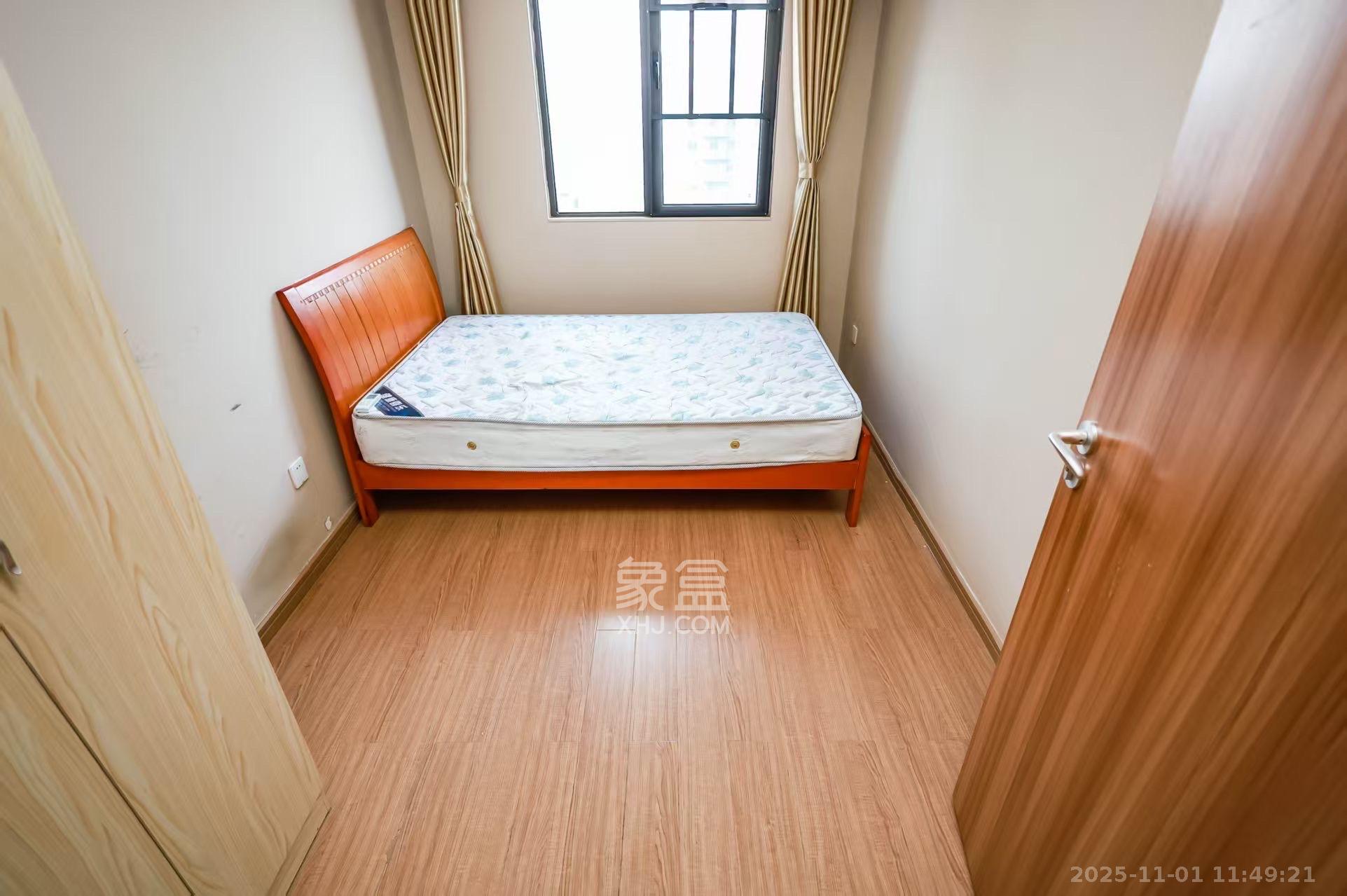 麓谷小镇  3室2厅1卫    2800.0元/月室内图