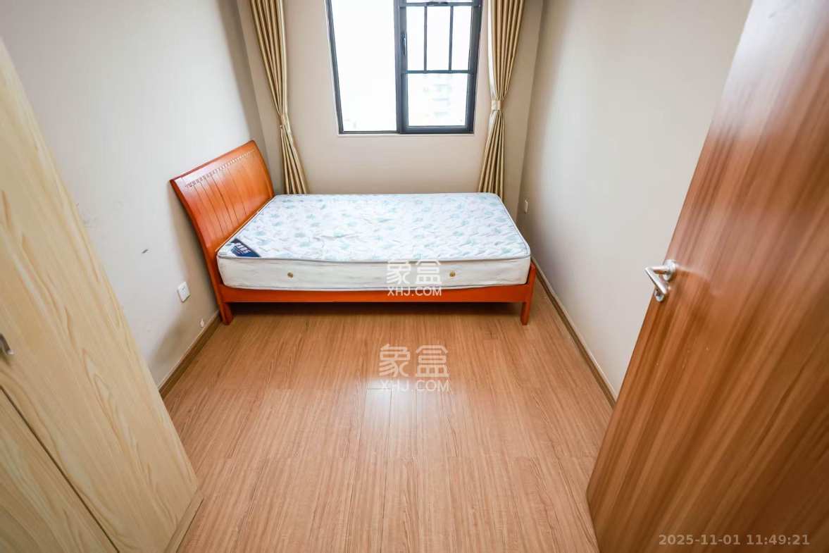 麓谷小镇 3室2厅1卫 2800.0元/月 麓谷小镇 3室2厅1卫 2800.0元/月室内图