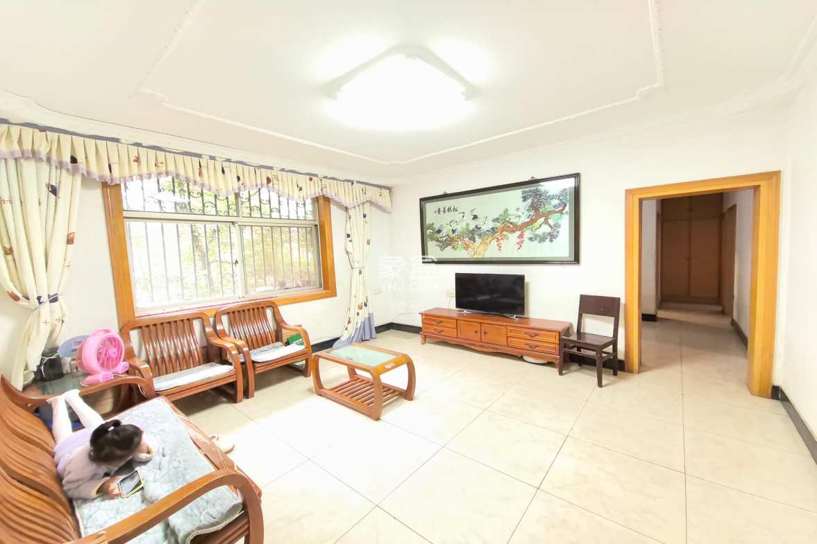 新兴小区(杨家山社区) 4室2厅1卫 2500.0元/月 新兴小区(杨家山社区) 4室2厅1卫 2500.0元/月室内图