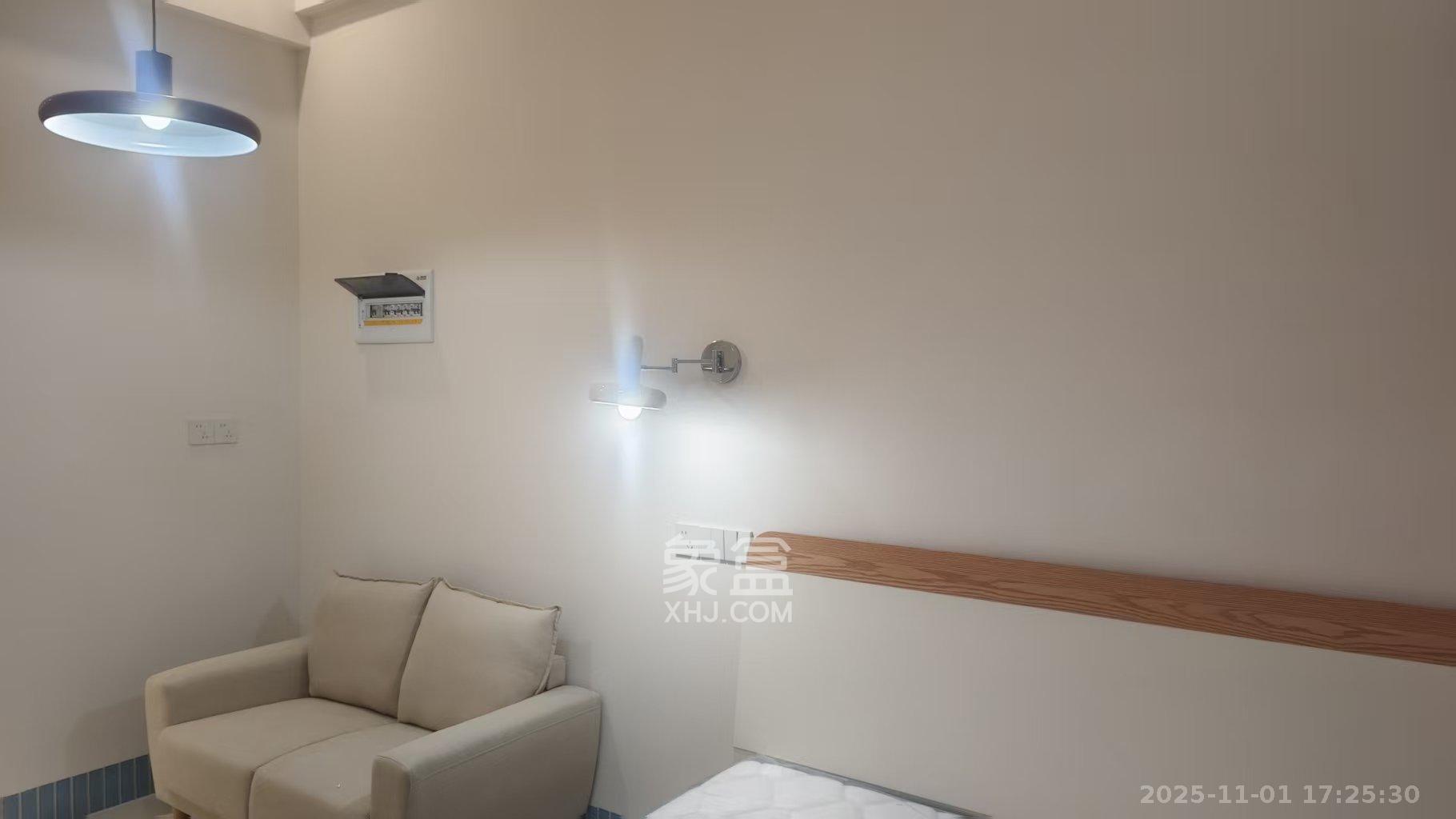 绿地商务广场  1室1厅1卫    1600.0元/月室内图