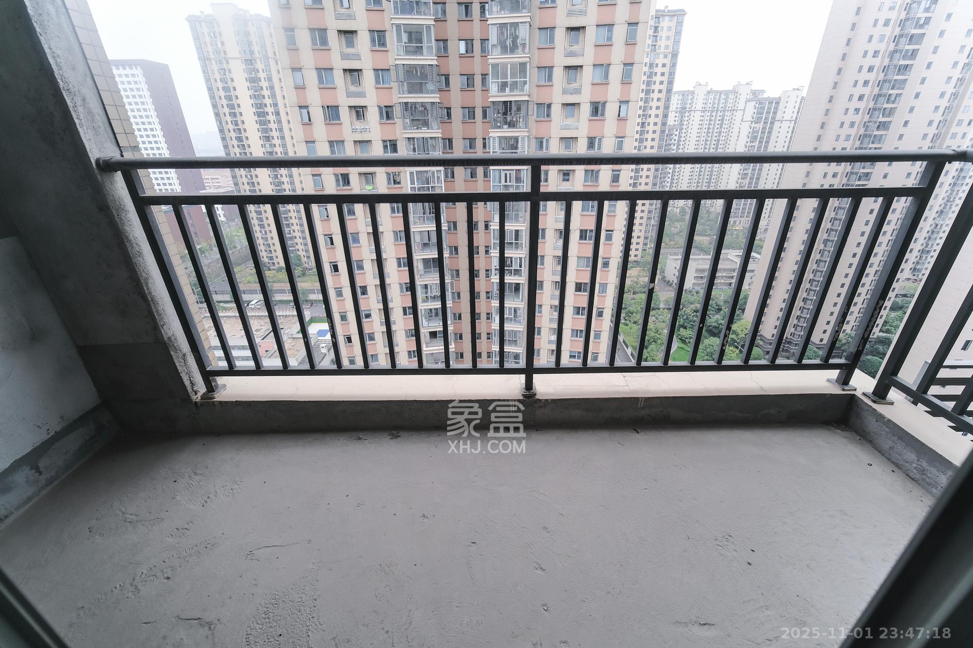 湖湘奥林匹克花园 3室2厅1卫 80.0万 湖湘奥林匹克花园 3室2厅1卫 80.0万阳台