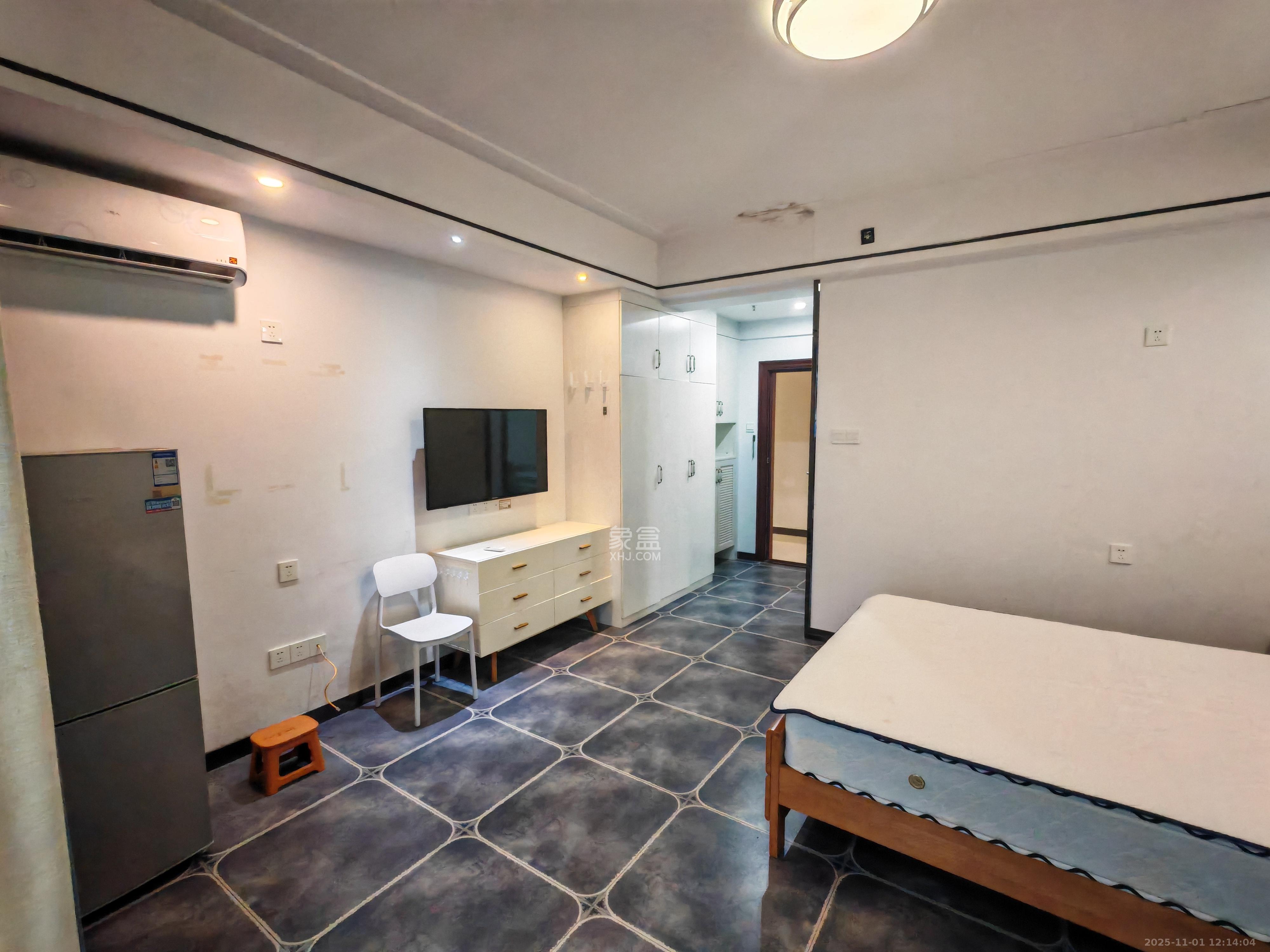 保利麓谷林语I区  1室1厅1卫    1700.0元/月室内图