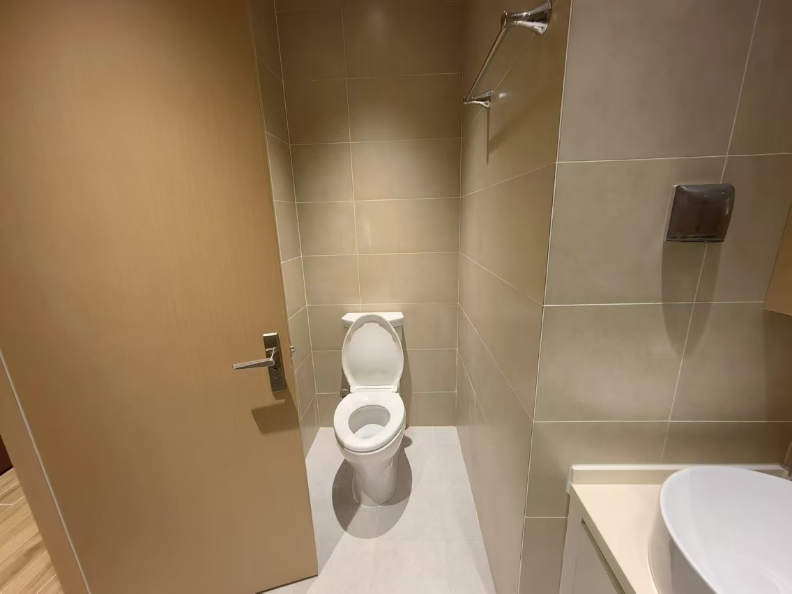 海航豪庭南苑  1室1厅1卫    2300.0元/月室内图