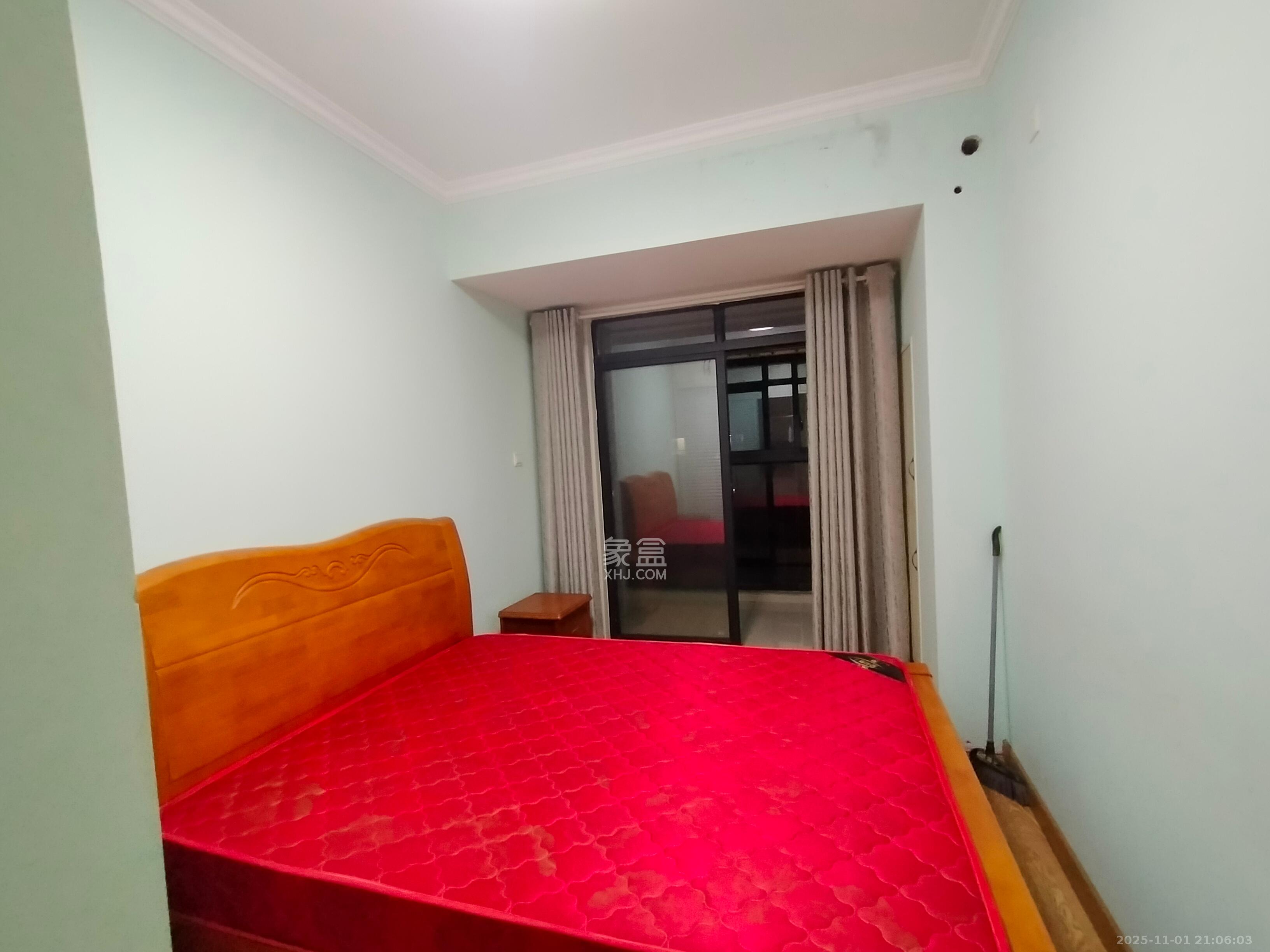 翡翠云天  3室2厅2卫    2000.0元/月室内图