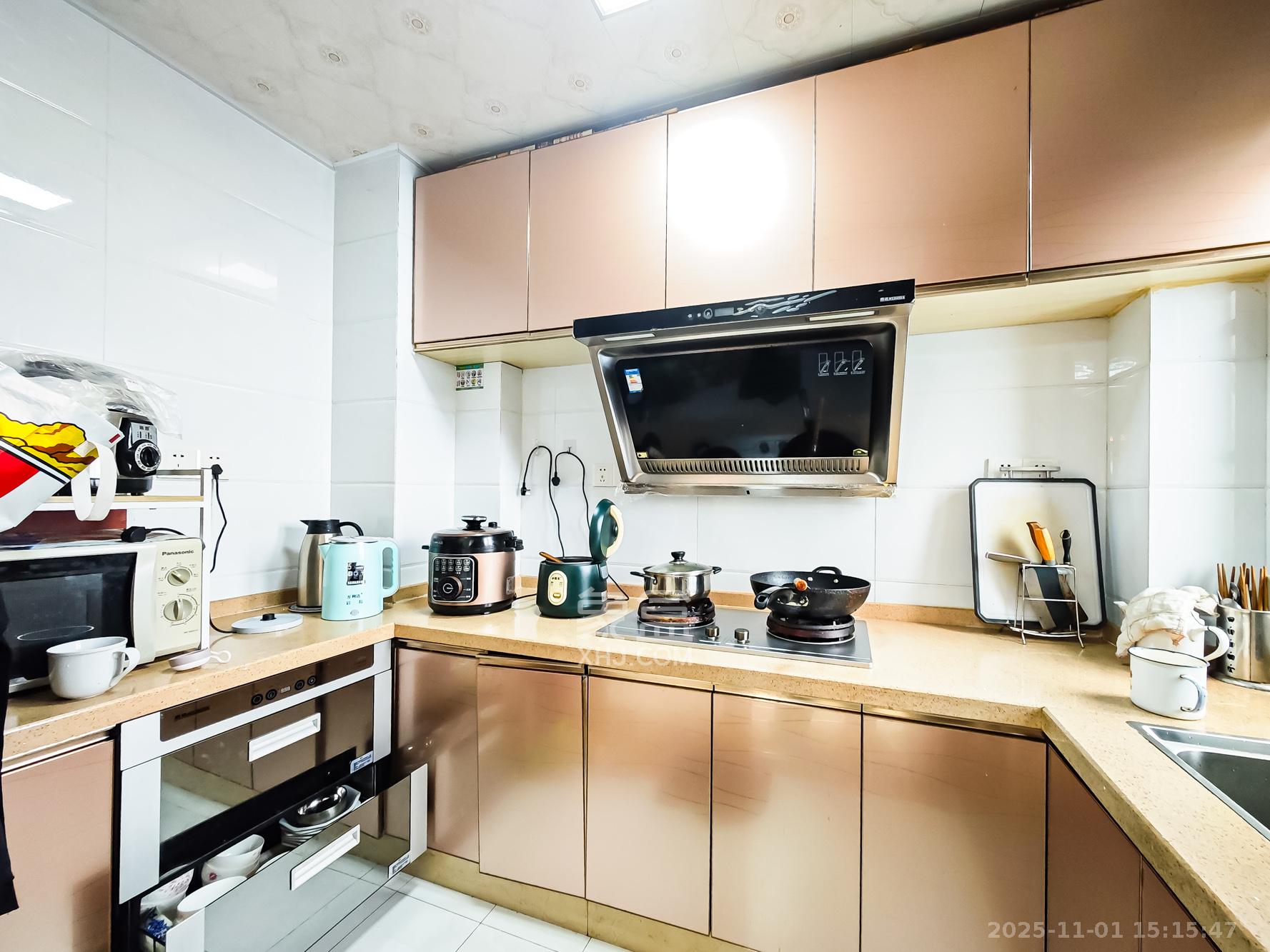 山语城三期  3室2厅2卫    98.0万厨房