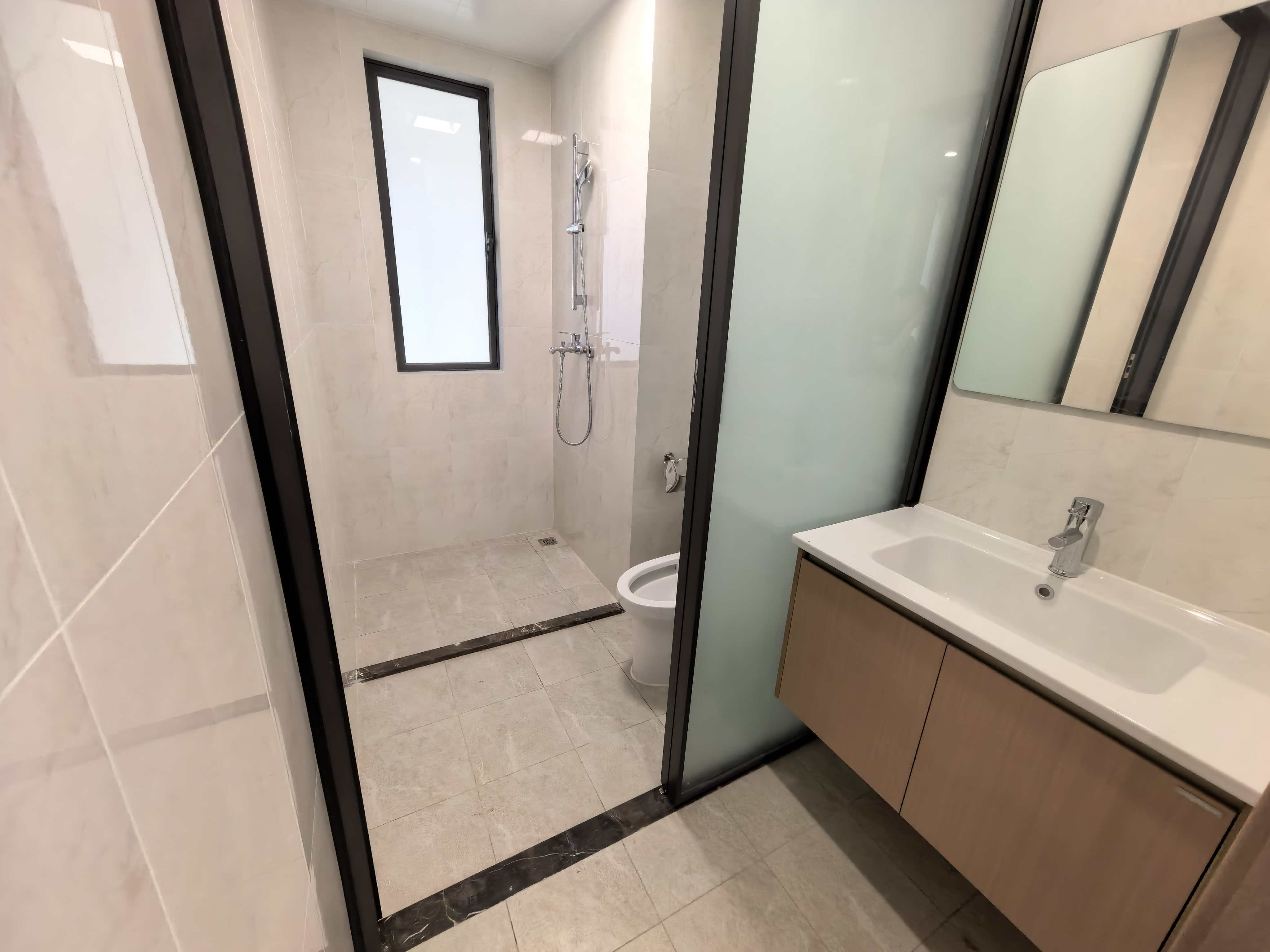 和风家园蓝天居  3室2厅2卫    2000.0元/月室内图