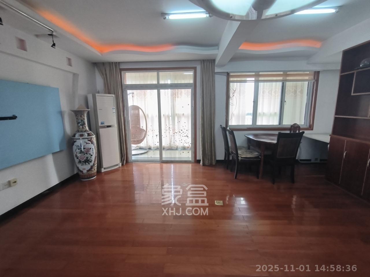 学府华庭  5室2厅2卫    2800.0元/月室内图