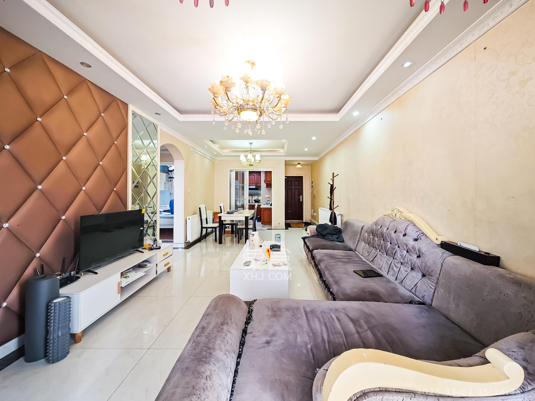 水映加州  2室2厅1卫    139.9万客厅