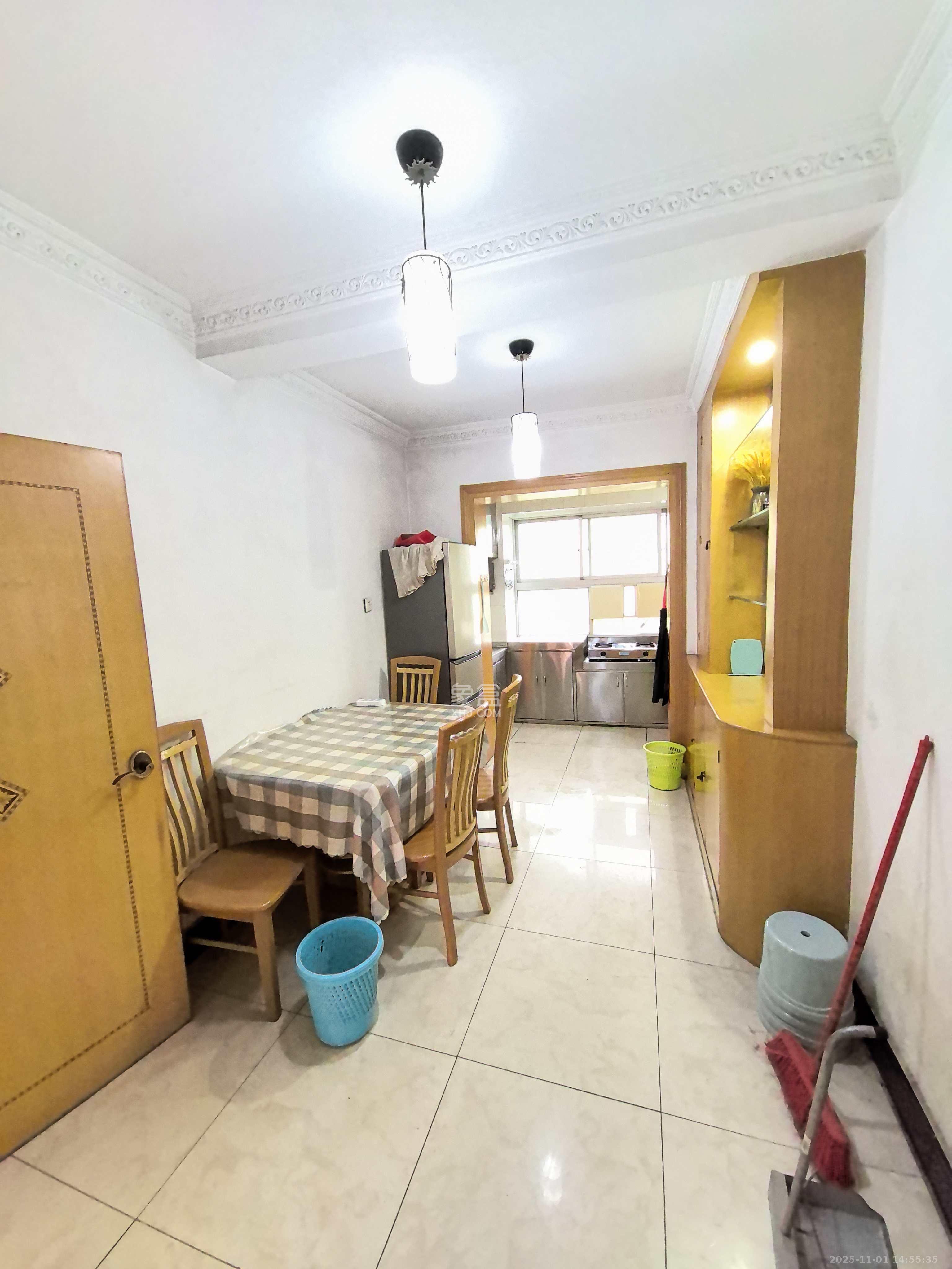 新兴小区（杨家山社区）  4室2厅1卫    2500.0元/月室内图